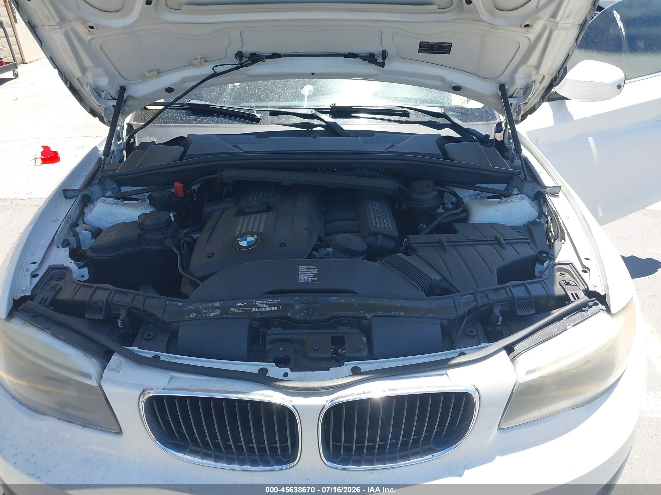 2013 Bmw 128i   White vin: WBAUP7C56DVP24682