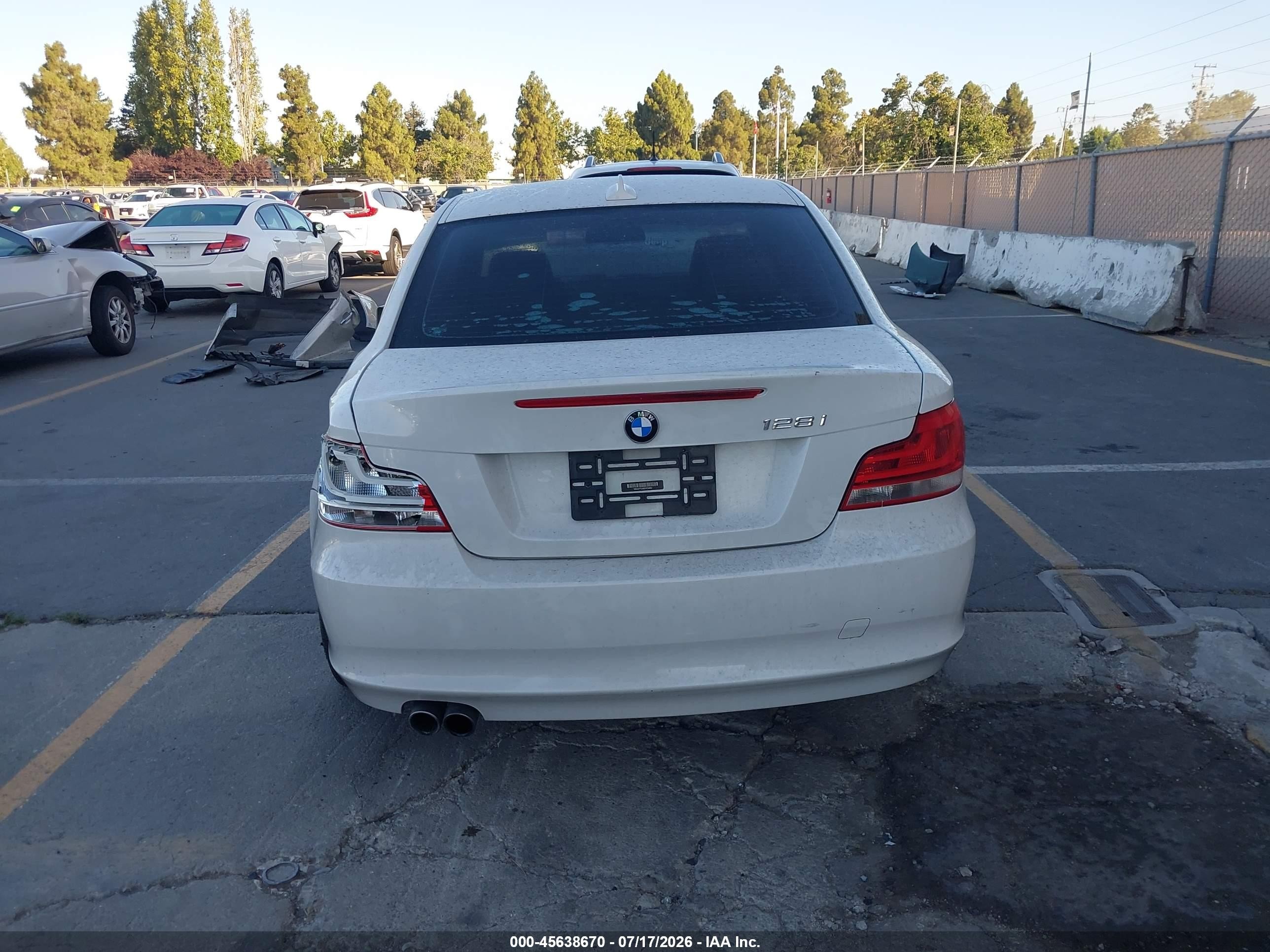 2013 Bmw 128i   White vin: WBAUP7C56DVP24682
