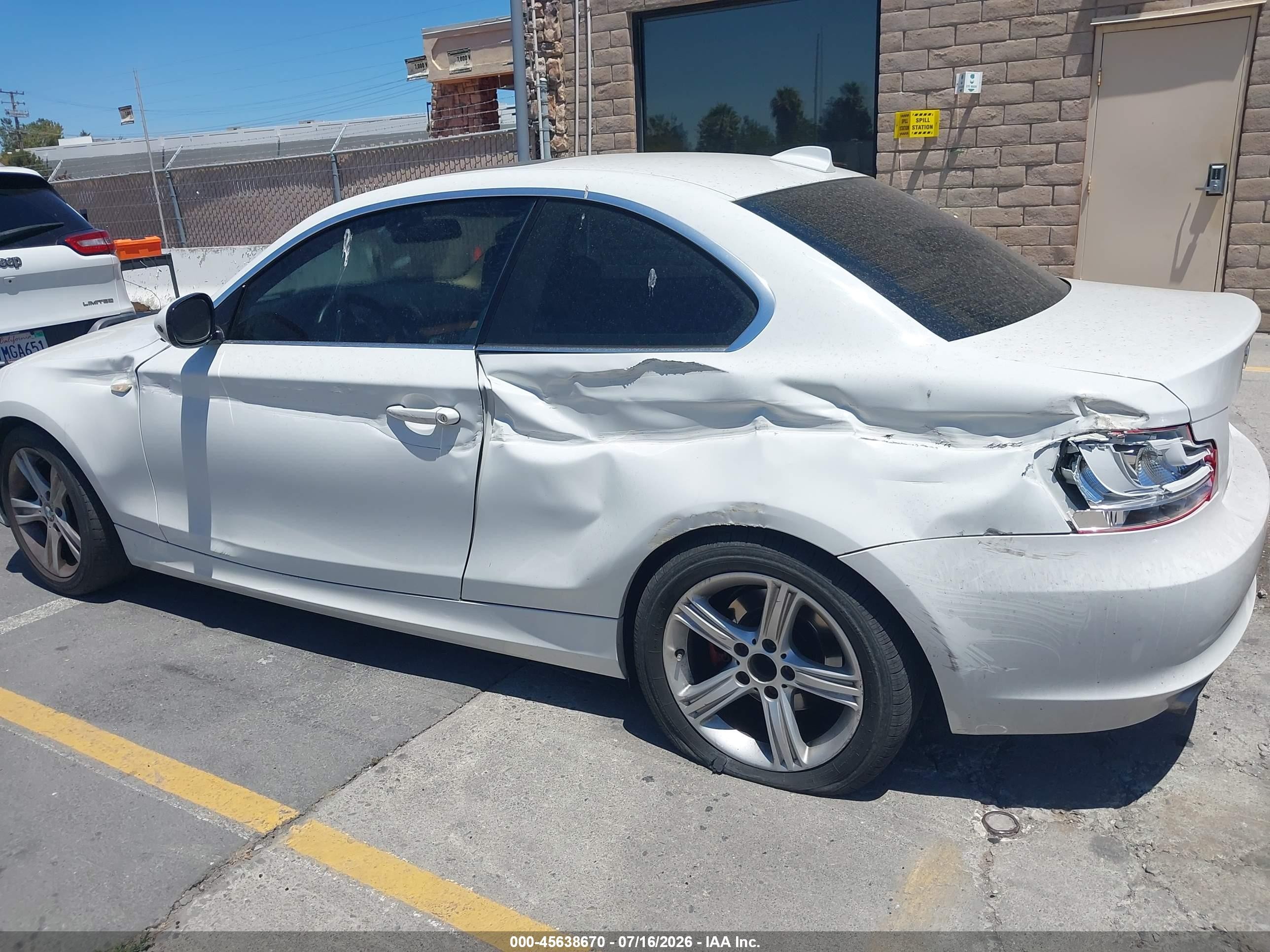 2013 Bmw 128i   White vin: WBAUP7C56DVP24682