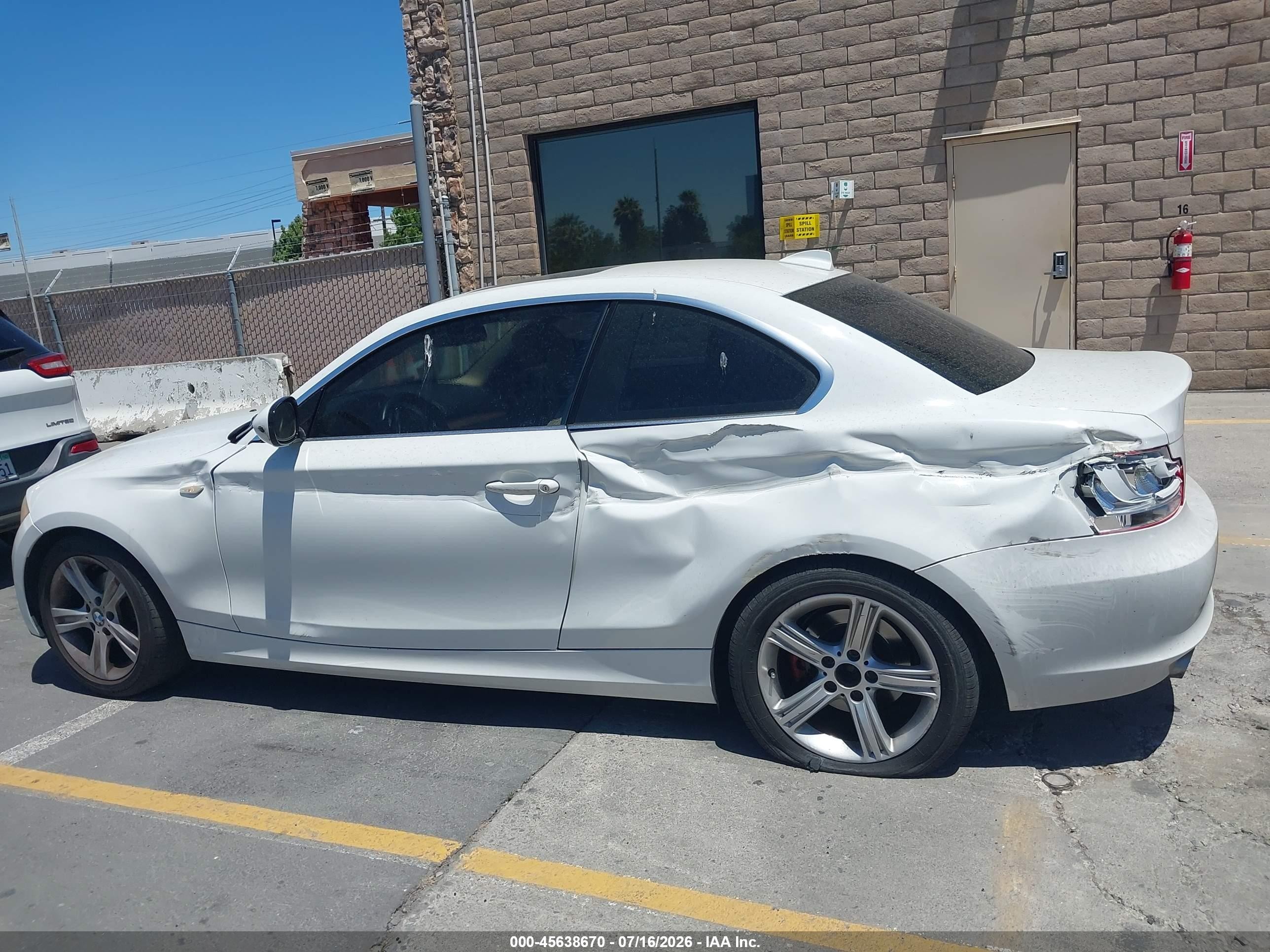 2013 Bmw 128i   White vin: WBAUP7C56DVP24682