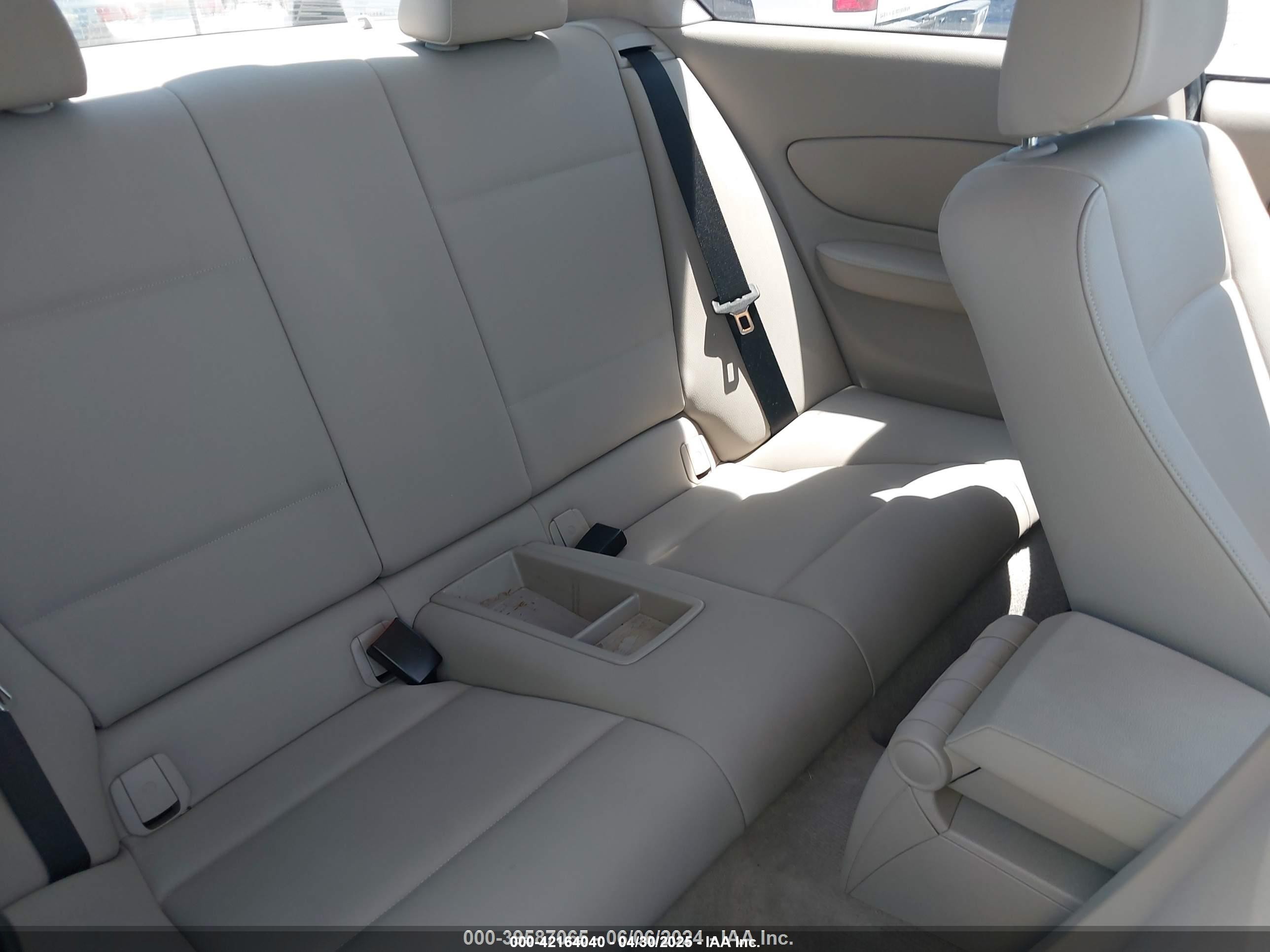 2010 Bmw 128i   Black vin: WBAUP7C58AVK77493
