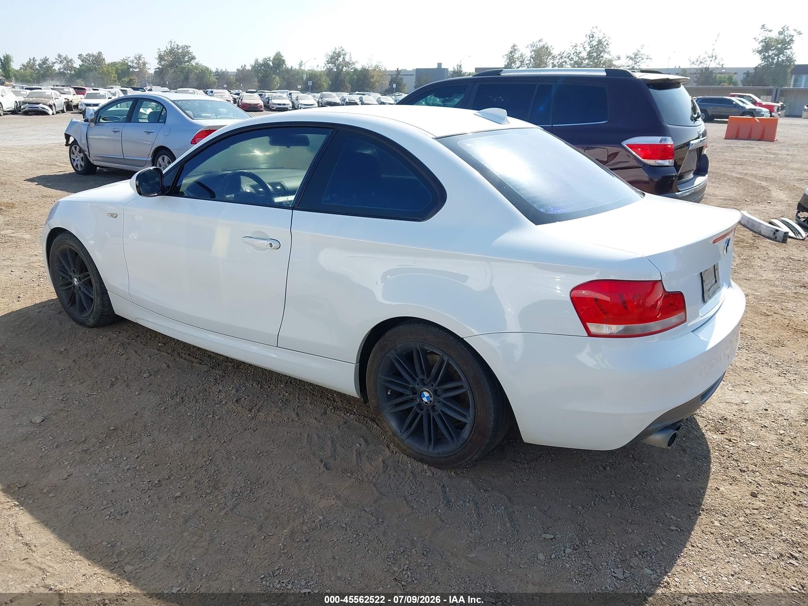 2012 Bmw 128i   White vin: WBAUP7C58CVM55213