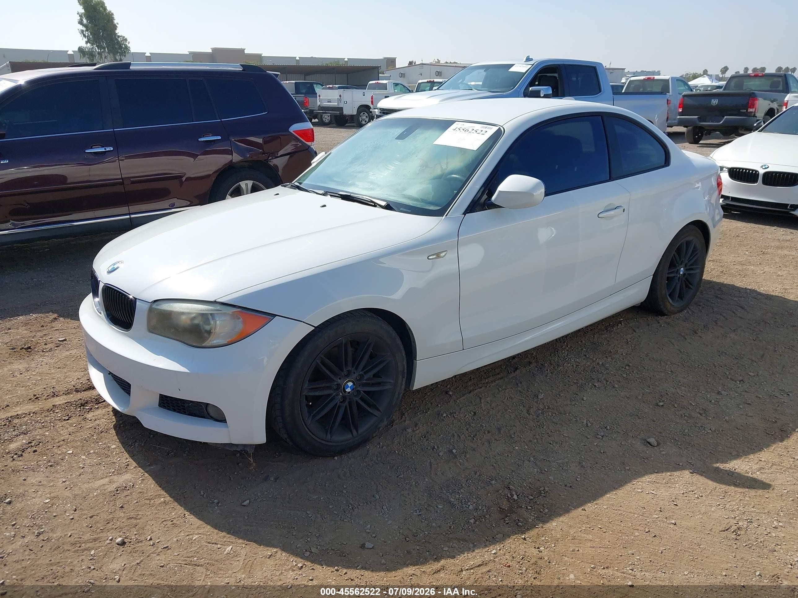 2012 Bmw 128i   White vin: WBAUP7C58CVM55213