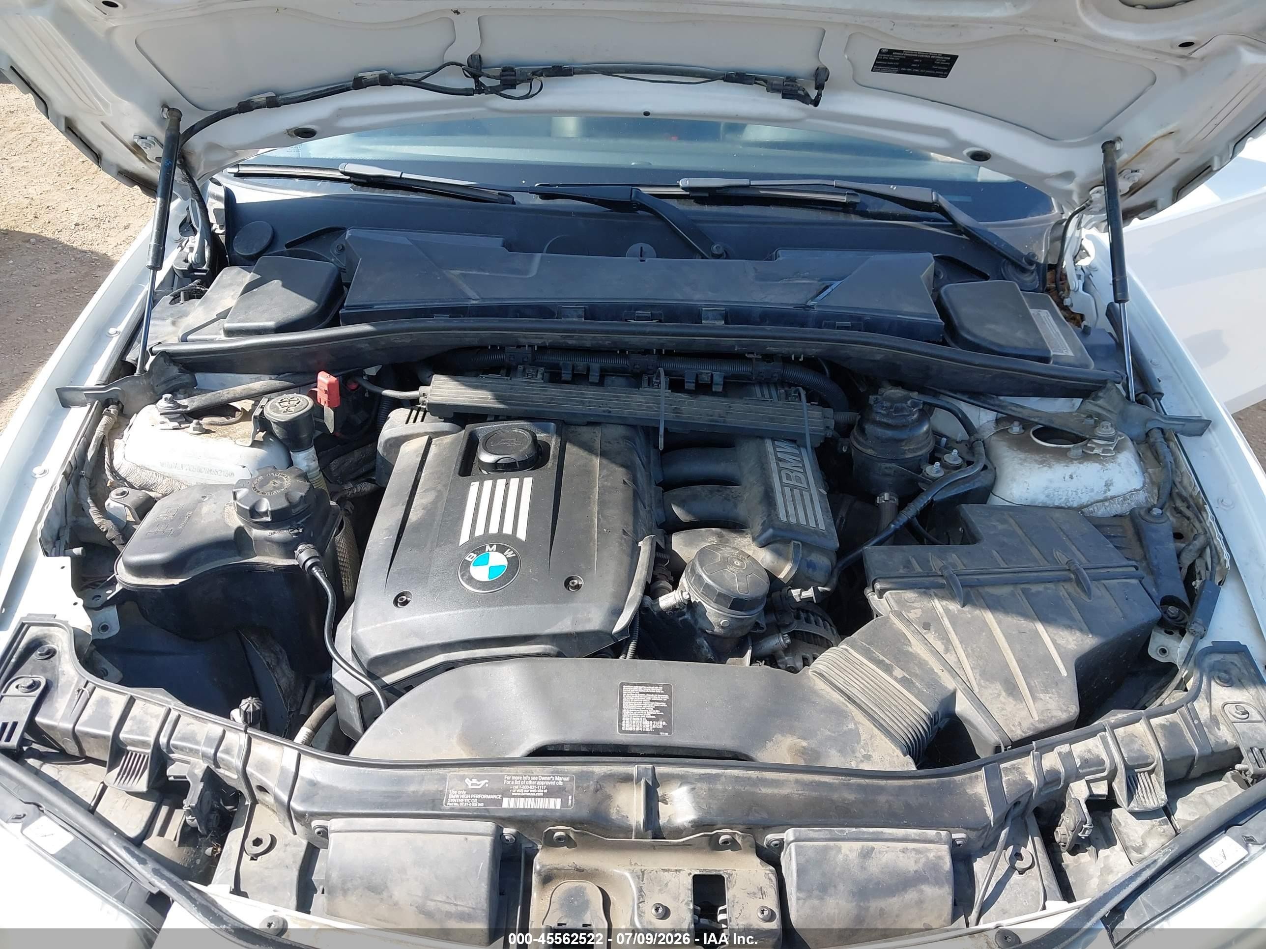 2012 Bmw 128i   White vin: WBAUP7C58CVM55213