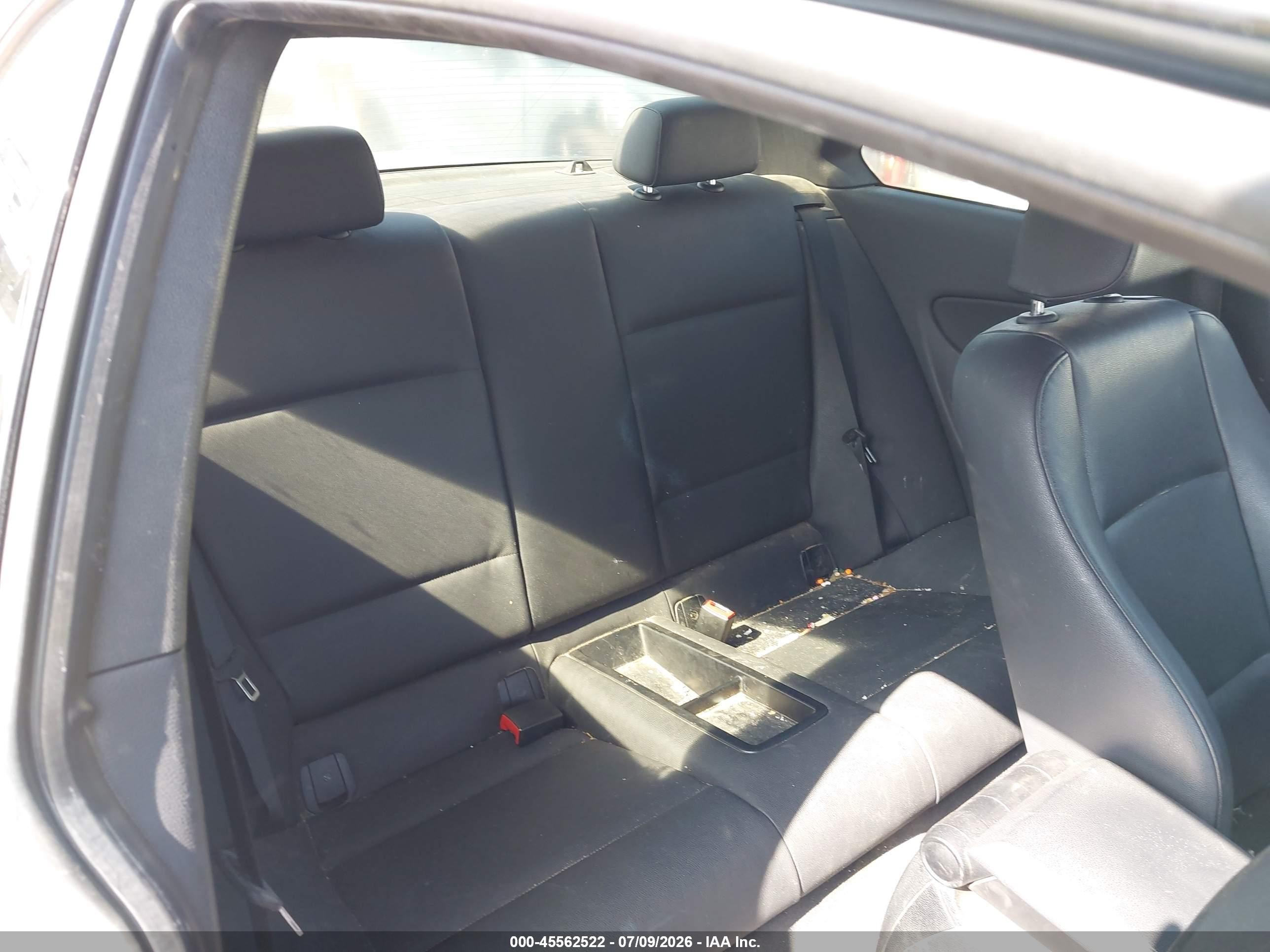 2012 Bmw 128i   White vin: WBAUP7C58CVM55213