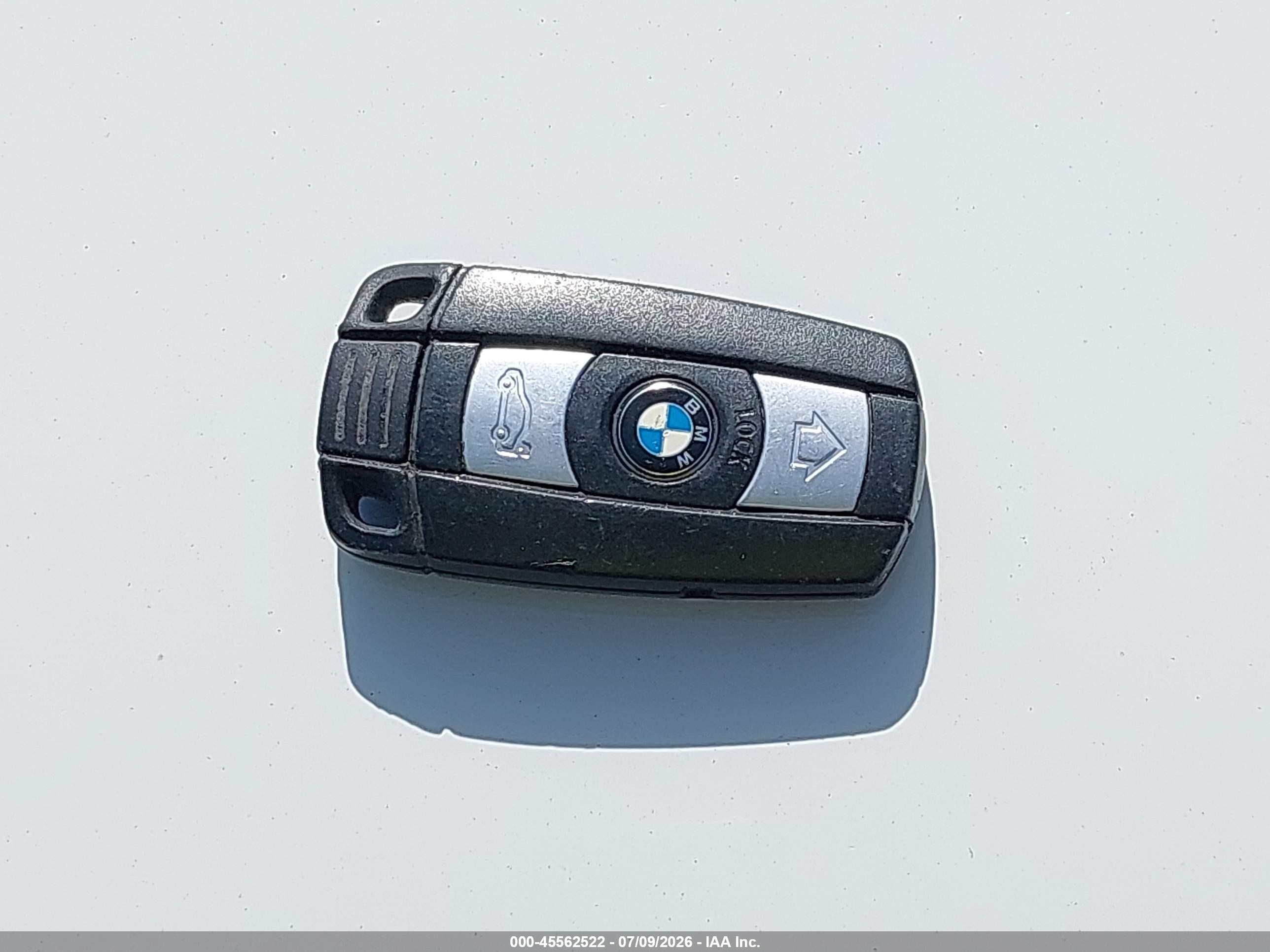 2012 Bmw 128i   White vin: WBAUP7C58CVM55213