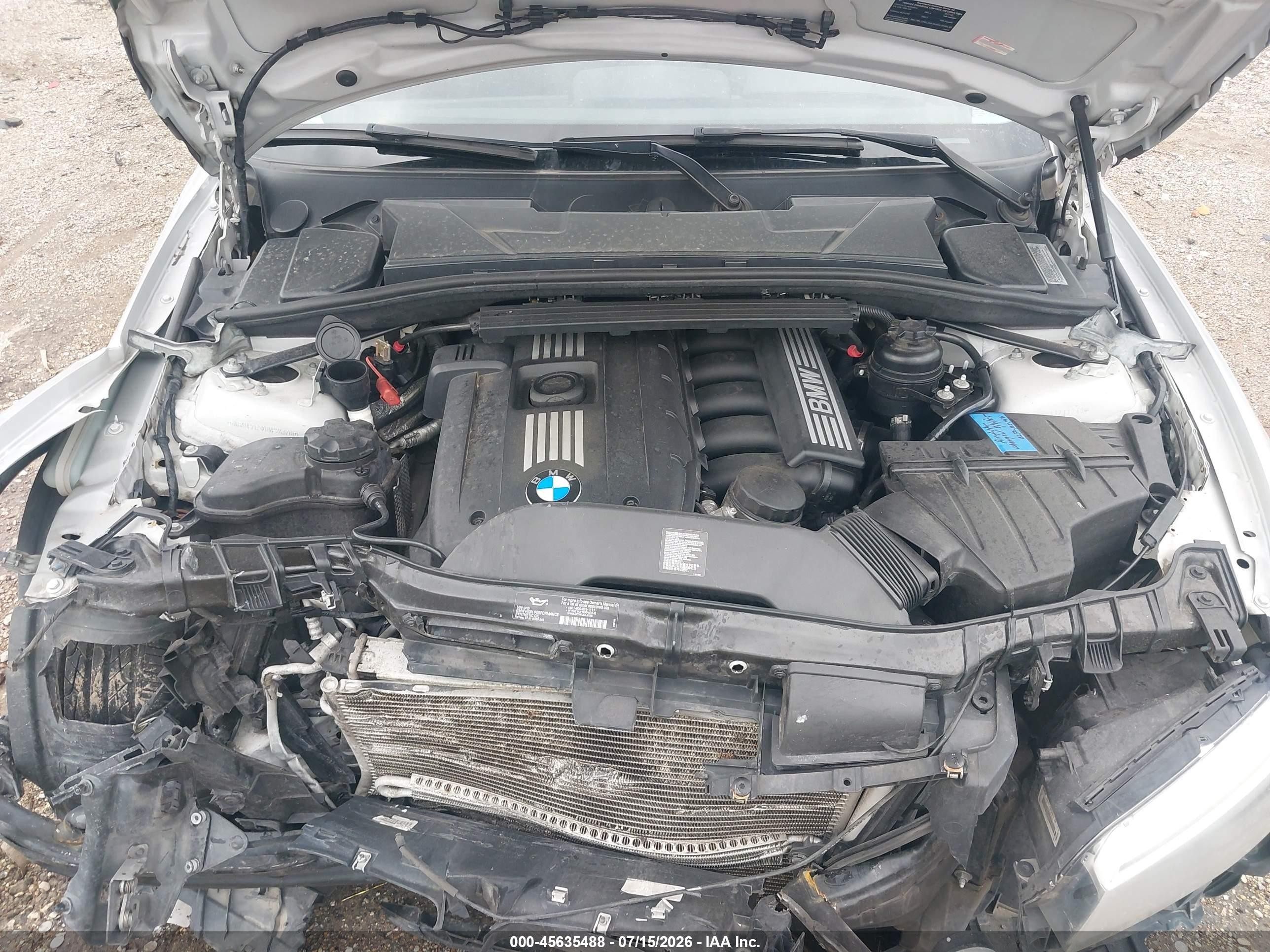 2013 Bmw 128i   Silver vin: WBAUP7C5XDVP24376