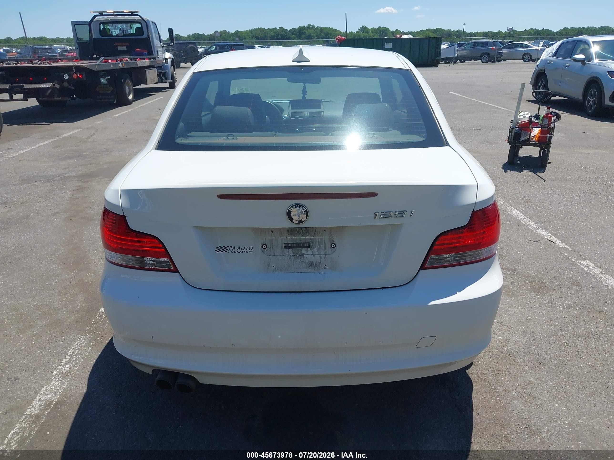 2009 Bmw 128i White vin: WBAUP93529VF48218