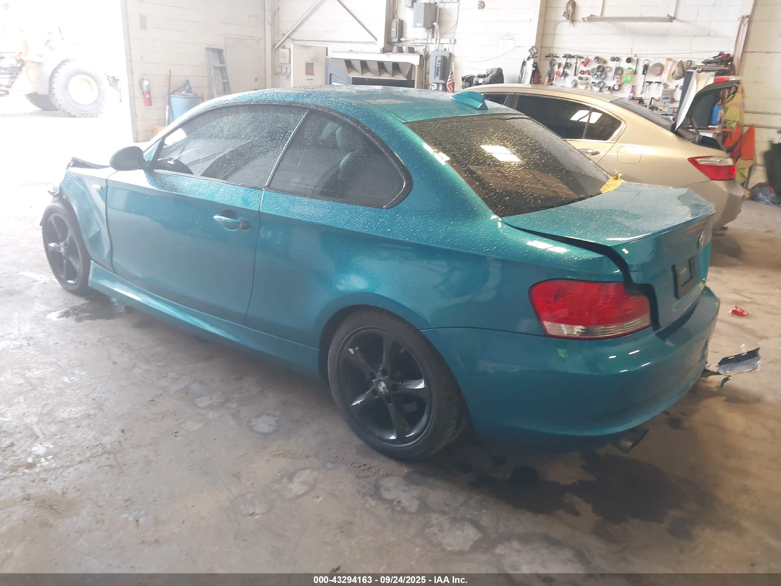2009 Bmw 128i   Бирюзовый vin: WBAUP93539VF48972