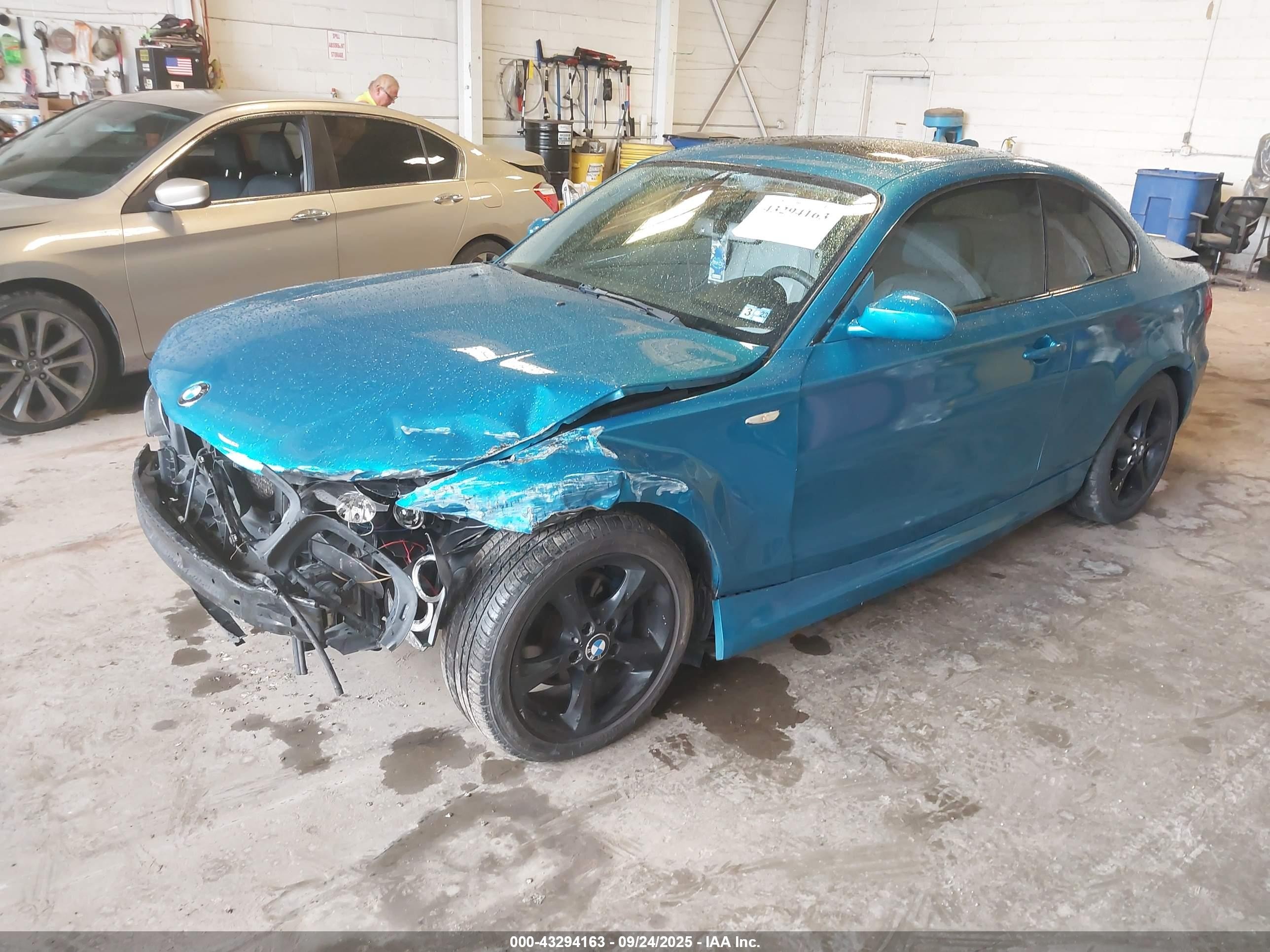 2009 Bmw 128i   Бирюзовый vin: WBAUP93539VF48972