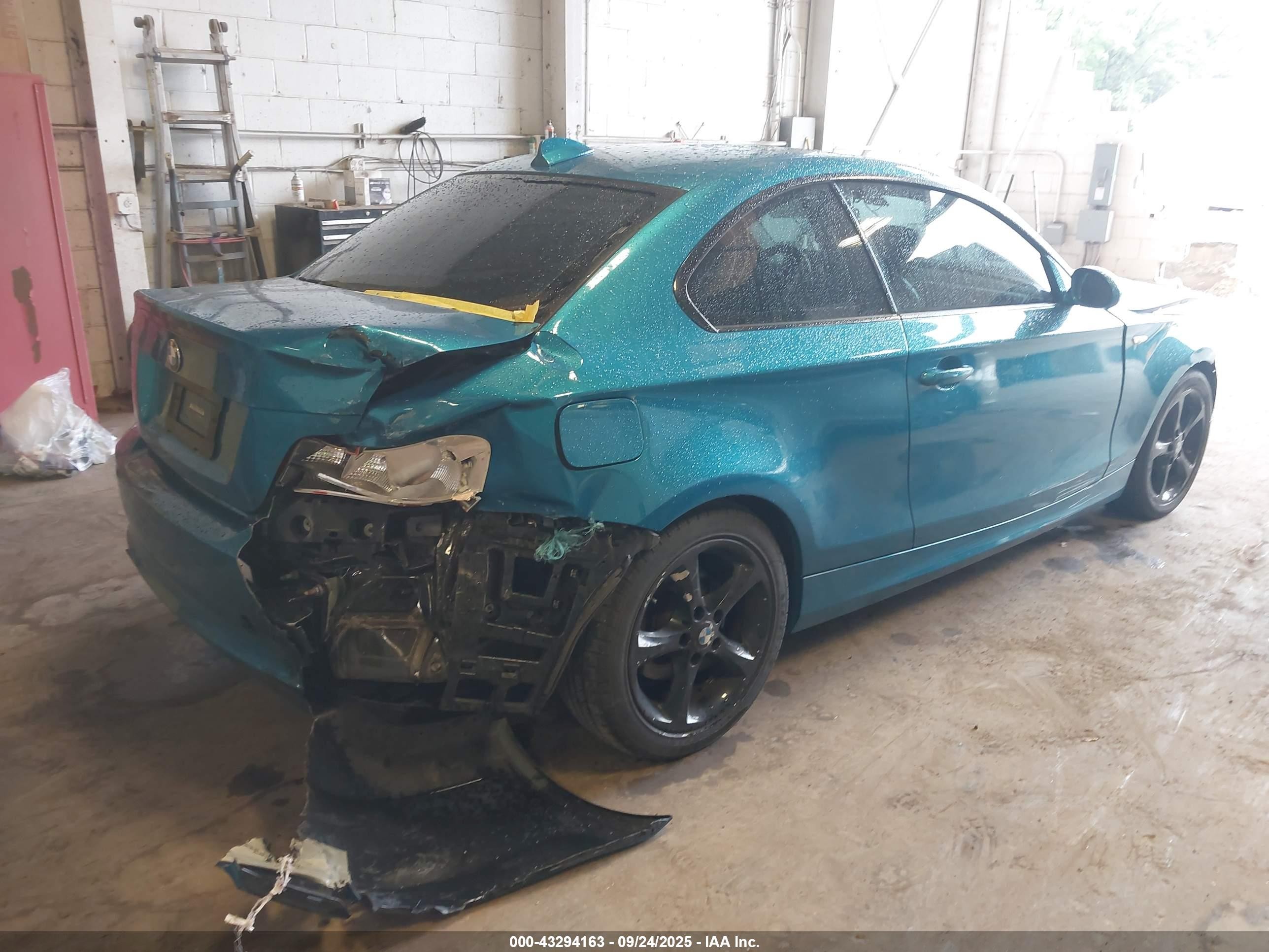 2009 Bmw 128i   Бирюзовый vin: WBAUP93539VF48972