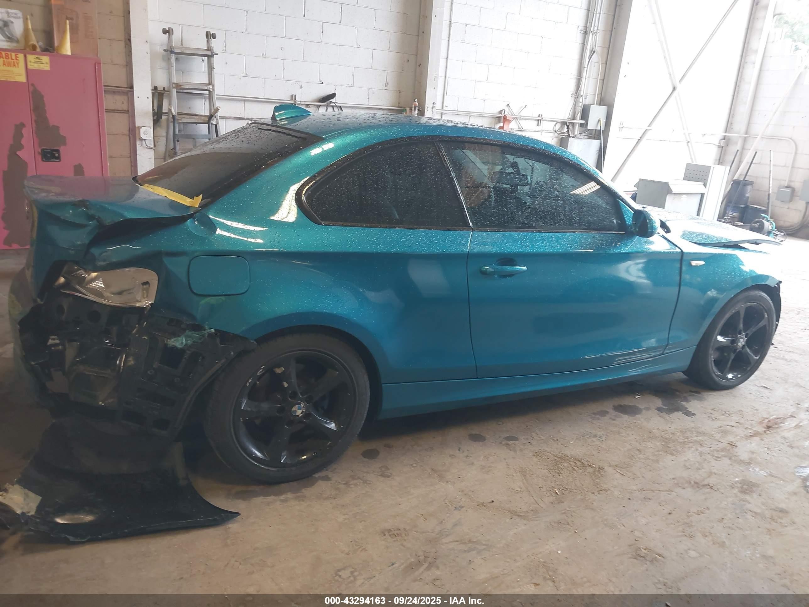 2009 Bmw 128i   Бирюзовый vin: WBAUP93539VF48972
