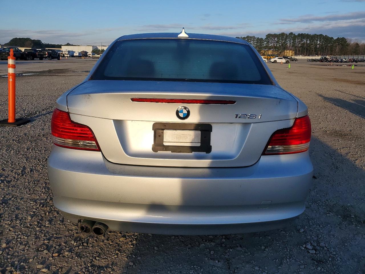 2009 Bmw 128 I Silver vin: WBAUP93579VF48764