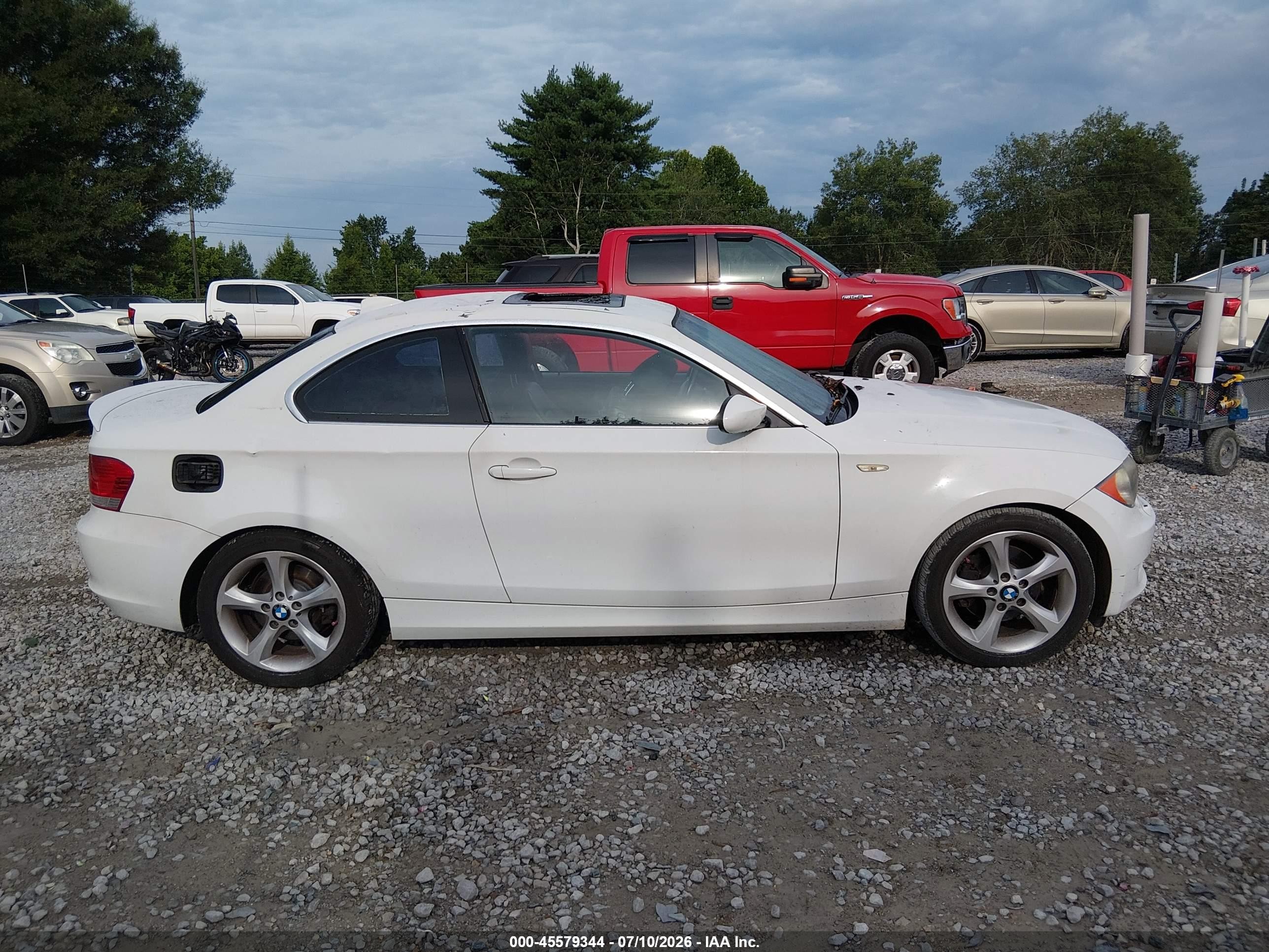 2009 Bmw 128i   Белый vin: WBAUP93589VF48319