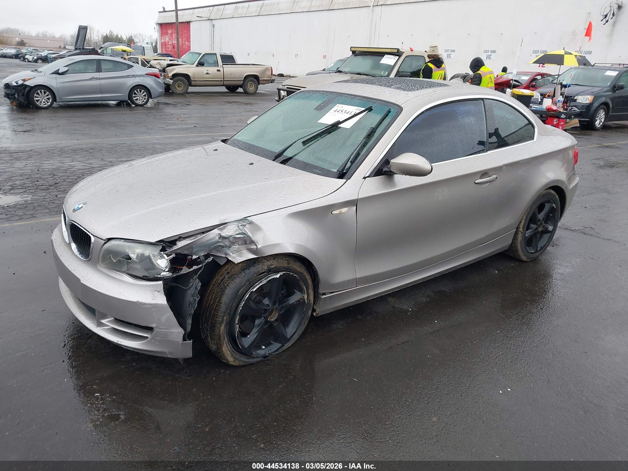 2009 Bmw 128i   Gold vin: WBAUP93599VF49303