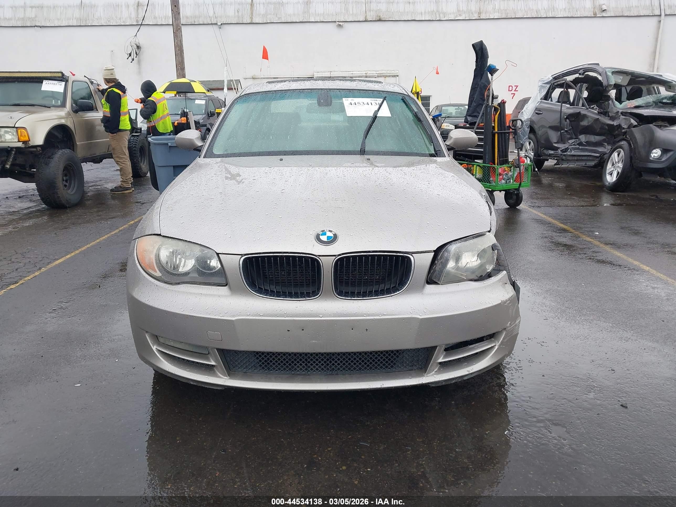 2009 Bmw 128i   Gold vin: WBAUP93599VF49303