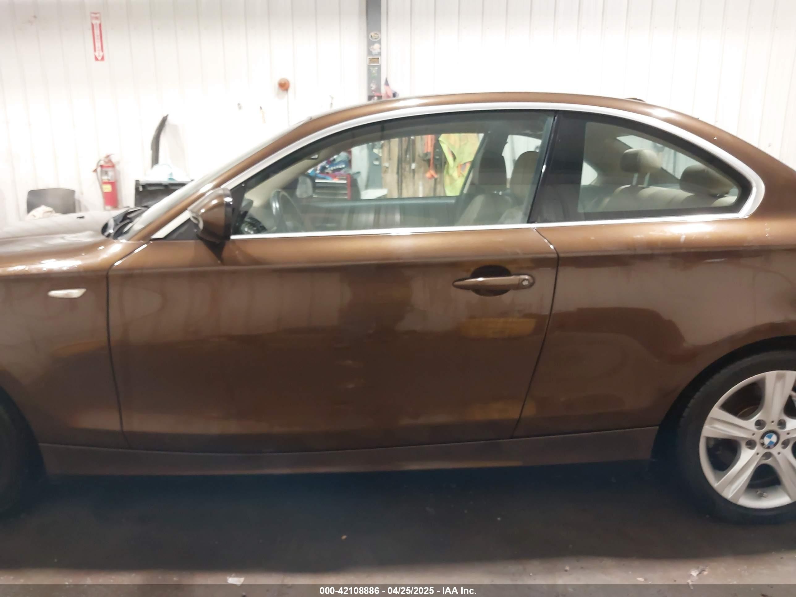 2012 Bmw 128i   Коричневый vin: WBAUP9C54CVL90999