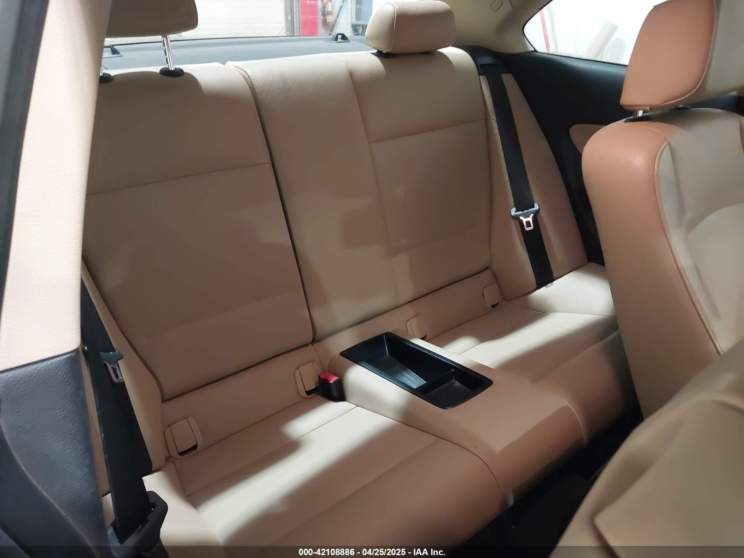2012 Bmw 128i   Коричневый vin: WBAUP9C54CVL90999