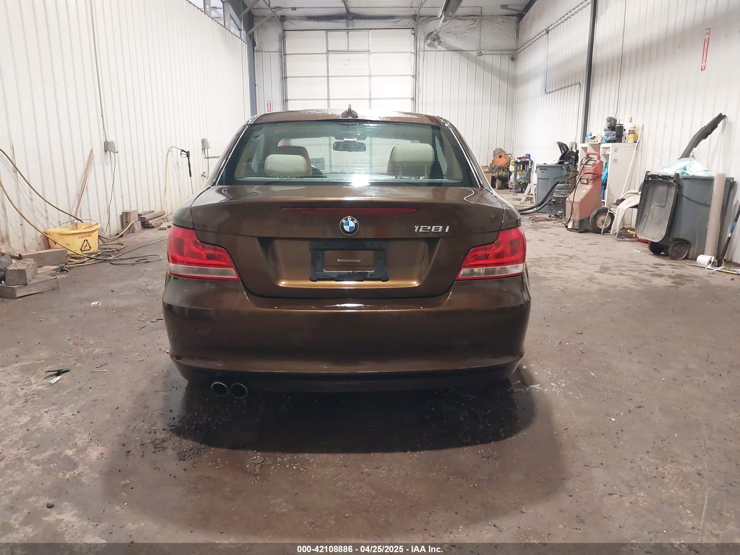 2012 Bmw 128i   Коричневый vin: WBAUP9C54CVL90999