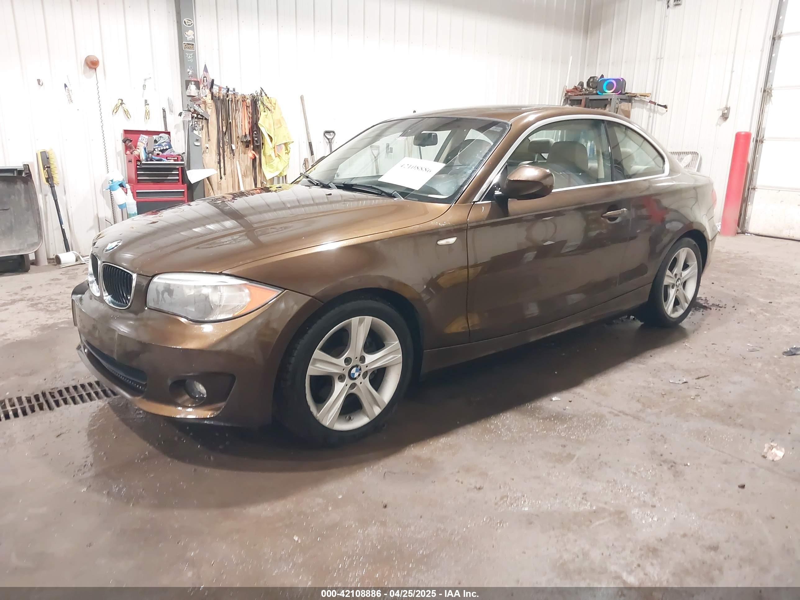 2012 Bmw 128i   Коричневый vin: WBAUP9C54CVL90999