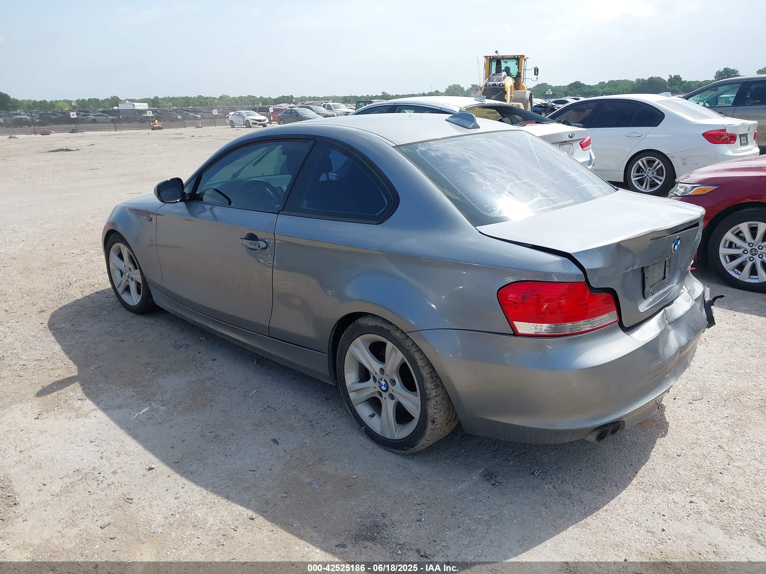 2010 Bmw 128i   Серый vin: WBAUP9C56AVF49473