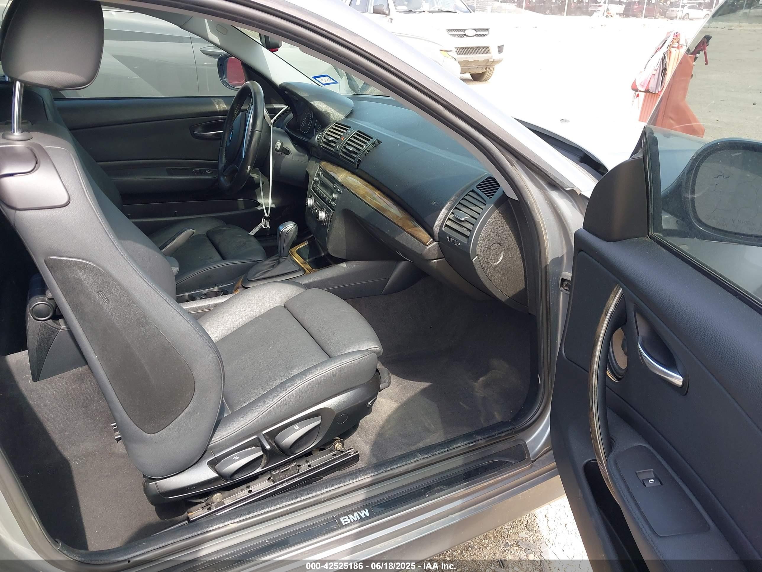 2010 Bmw 128i   Серый vin: WBAUP9C56AVF49473
