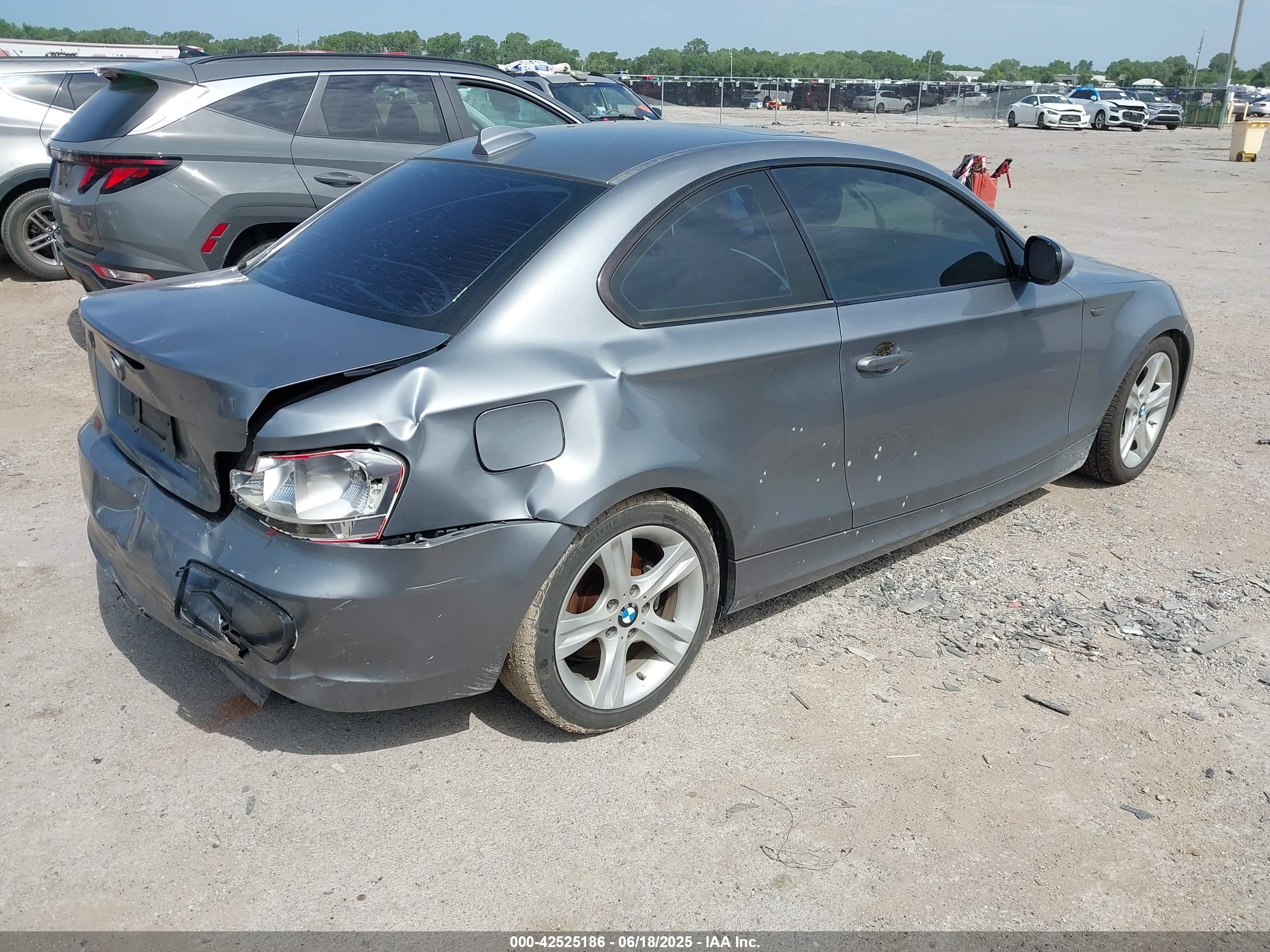 2010 Bmw 128i   Серый vin: WBAUP9C56AVF49473