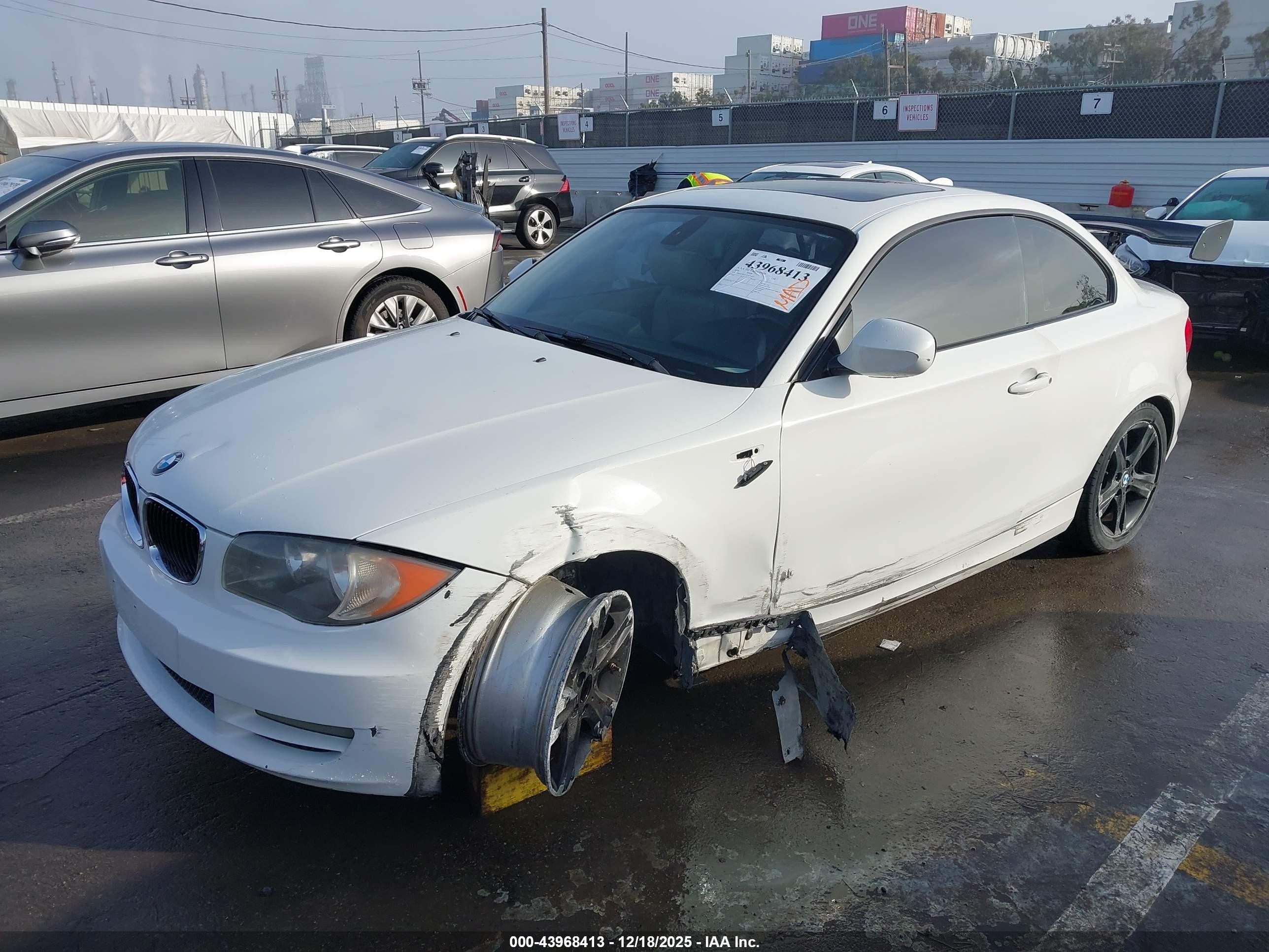 2010 Bmw 128i   Белый vin: WBAUP9C57AVL89133