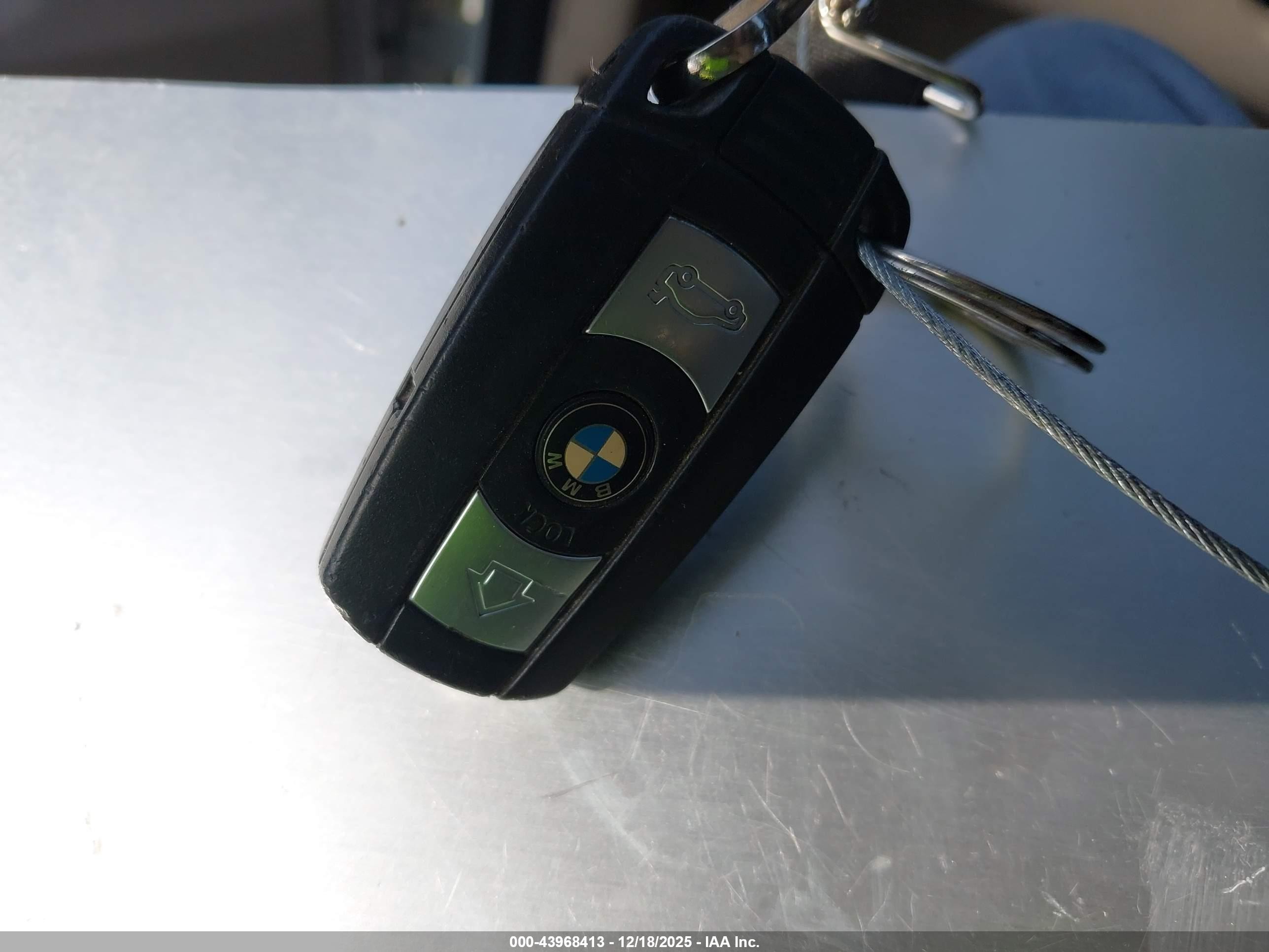 2010 Bmw 128i   Белый vin: WBAUP9C57AVL89133