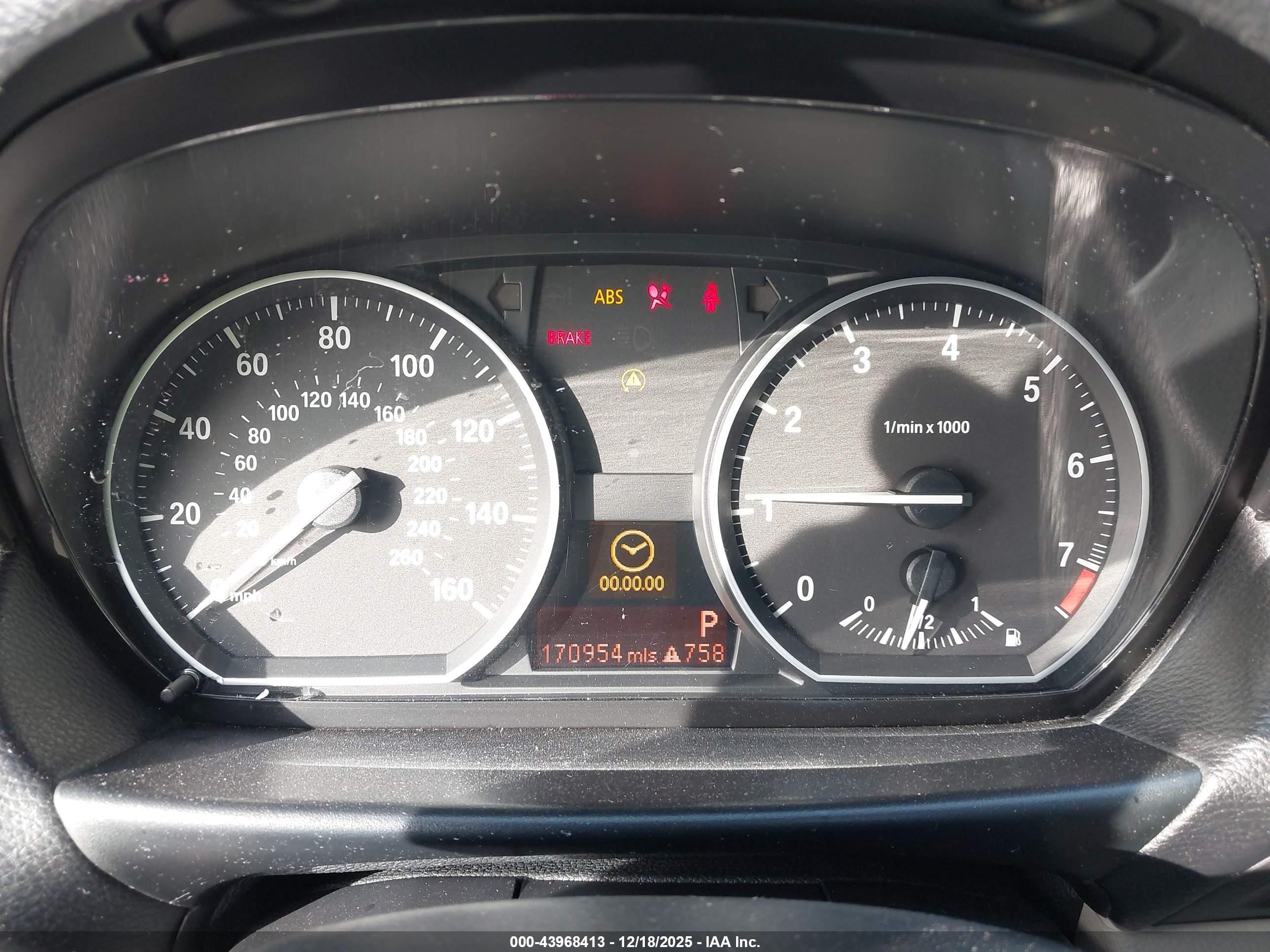 2010 Bmw 128i   Белый vin: WBAUP9C57AVL89133
