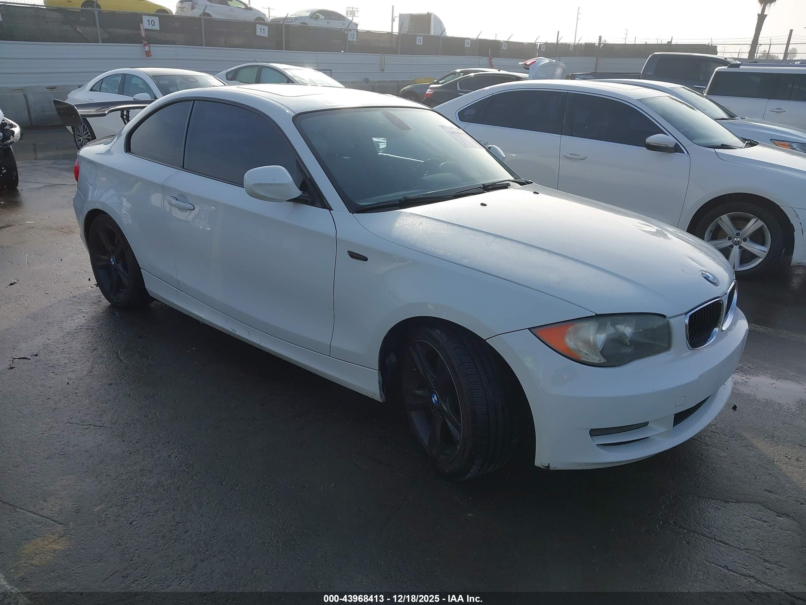 2010 Bmw 128i   Белый vin: WBAUP9C57AVL89133