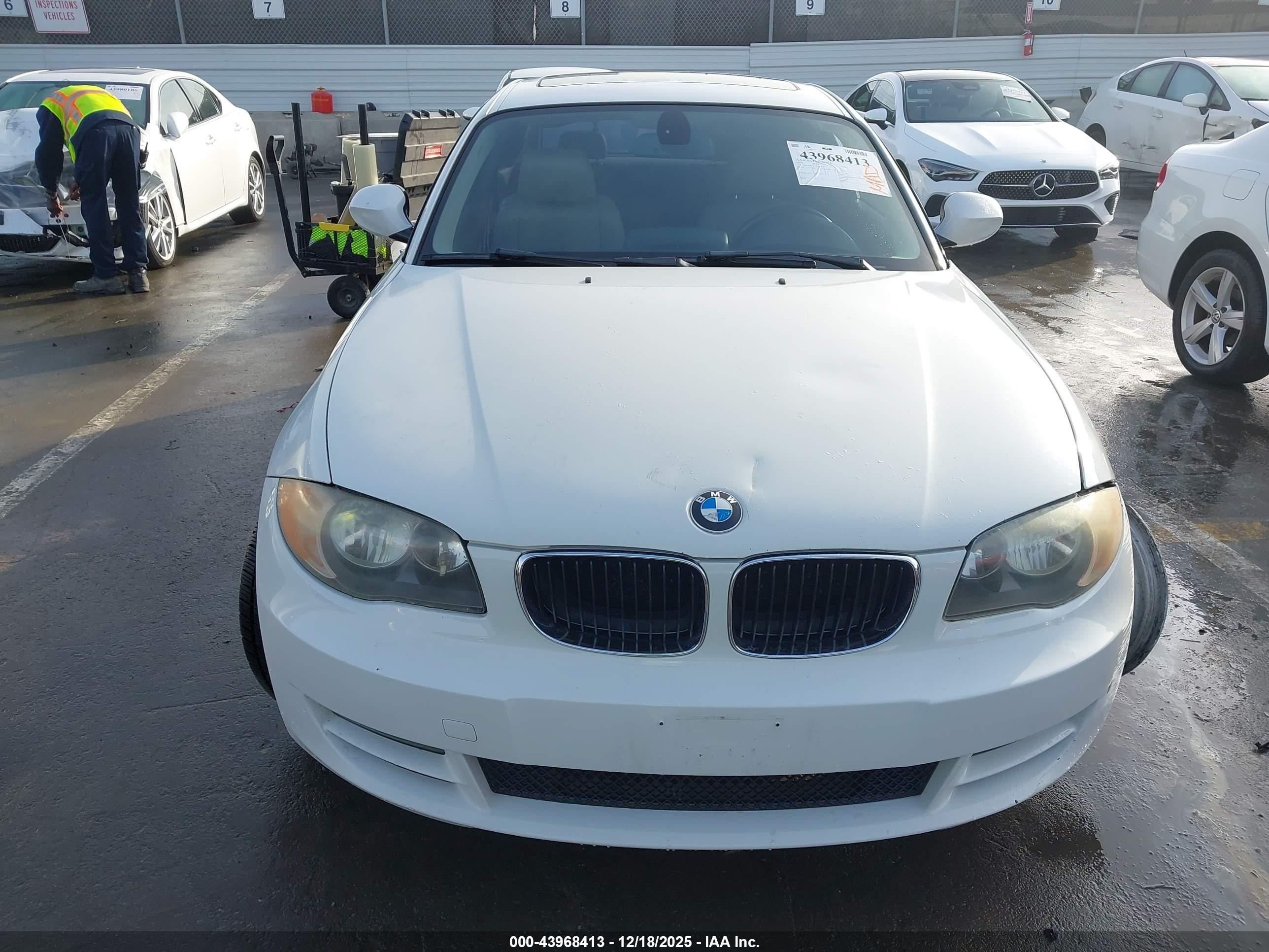 2010 Bmw 128i   Белый vin: WBAUP9C57AVL89133