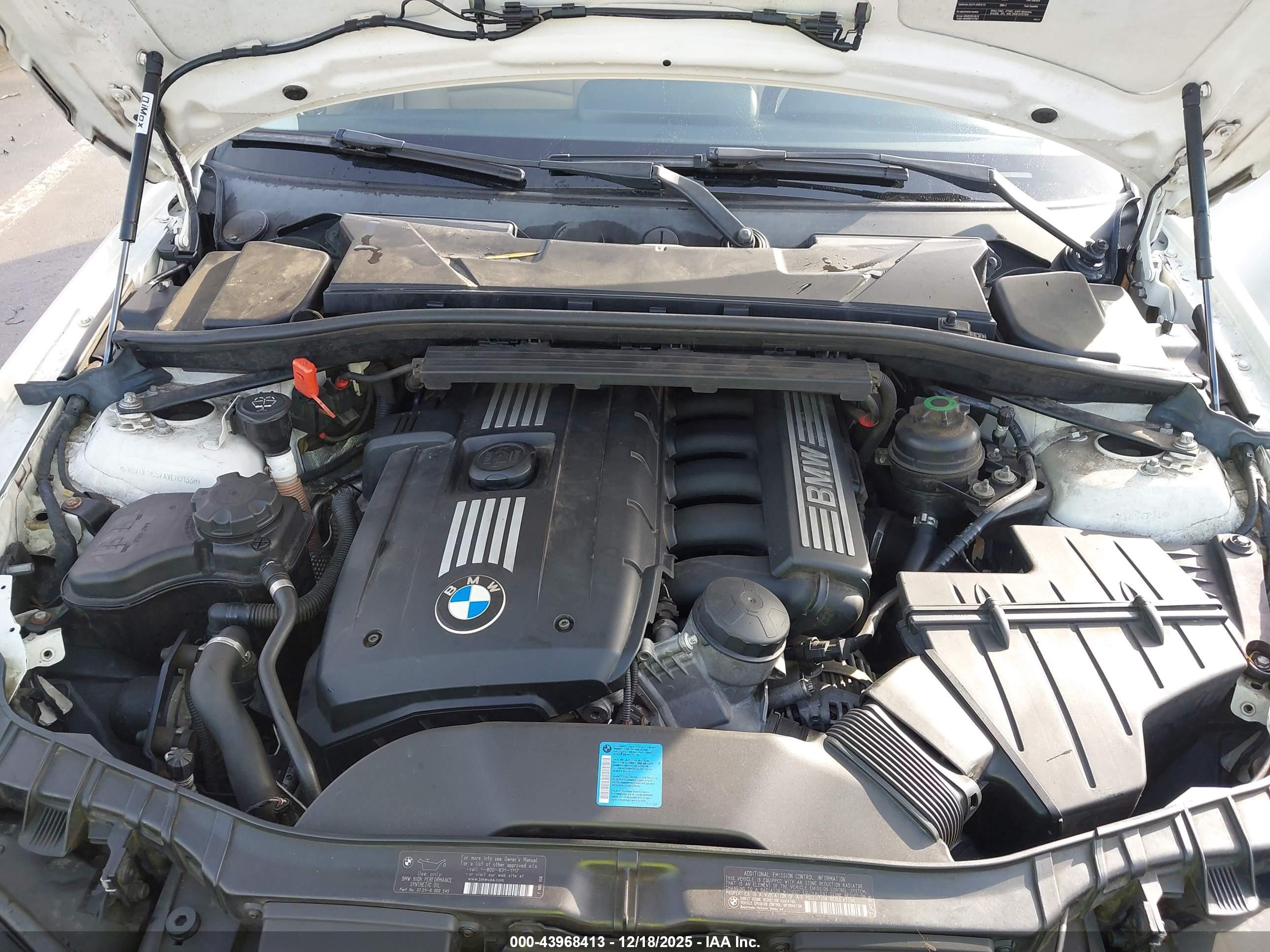 2010 Bmw 128i   Белый vin: WBAUP9C57AVL89133