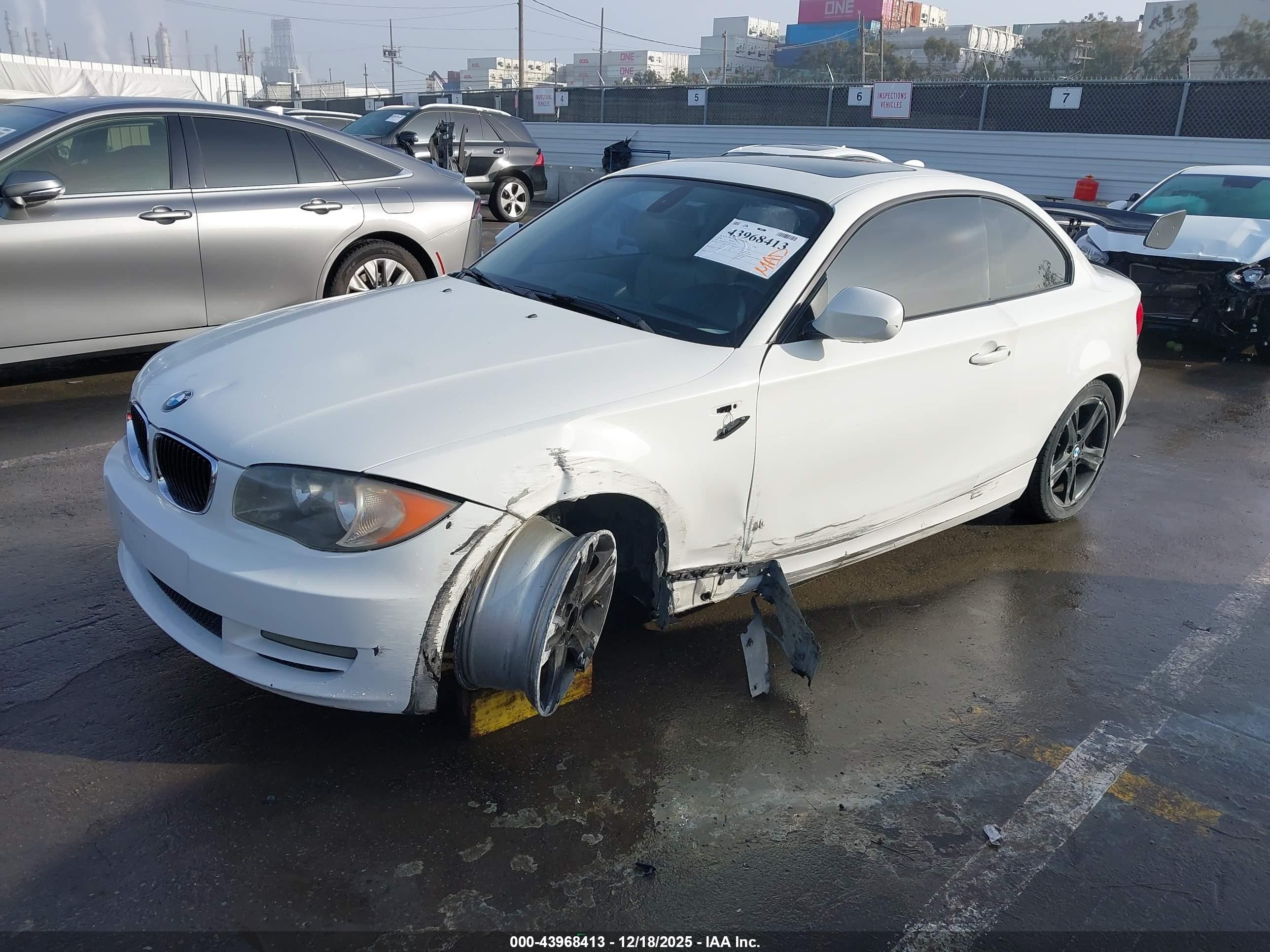 2010 Bmw 128i   Белый vin: WBAUP9C57AVL89133