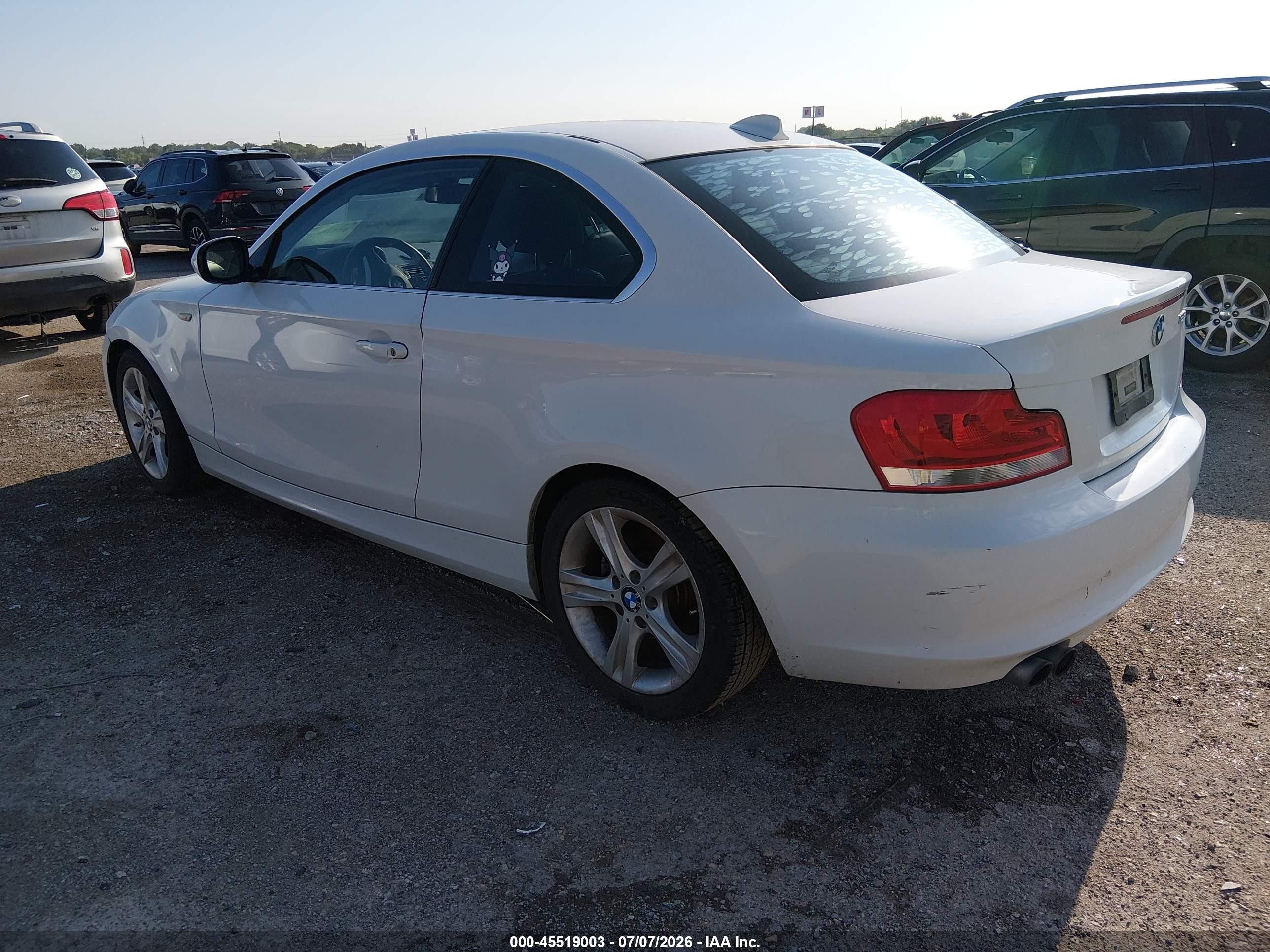 2012 Bmw 128i   Белый vin: WBAUP9C57CVL91144