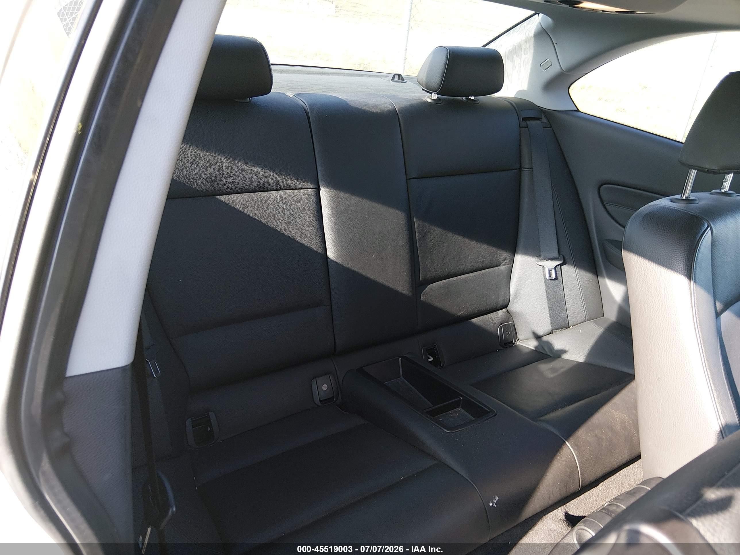 2012 Bmw 128i   Белый vin: WBAUP9C57CVL91144