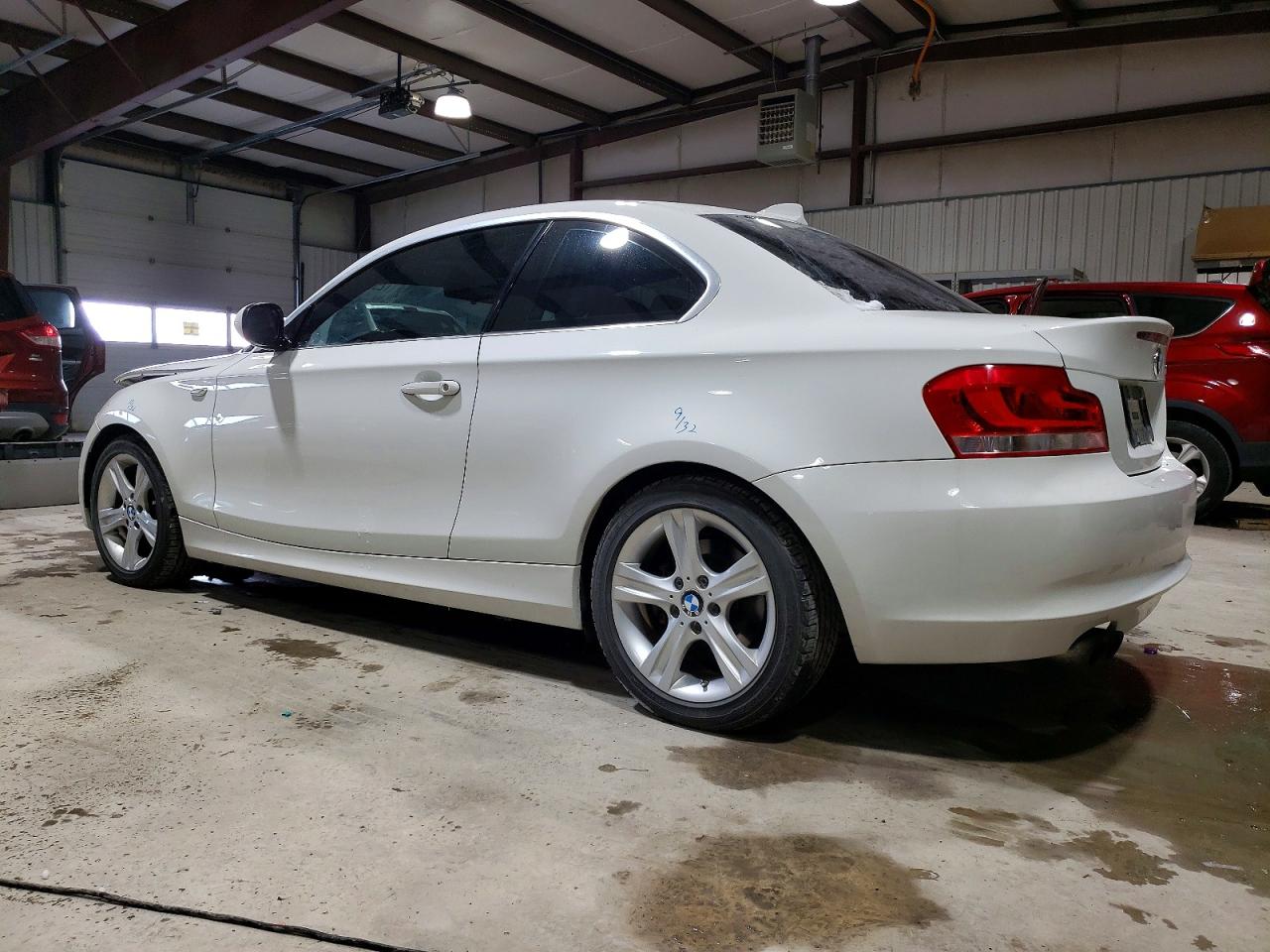 2013 Bmw 128 I Белый vin: WBAUP9C58DVS94701