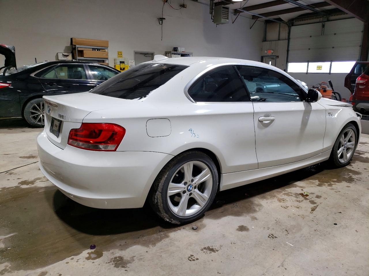 2013 Bmw 128 I Белый vin: WBAUP9C58DVS94701