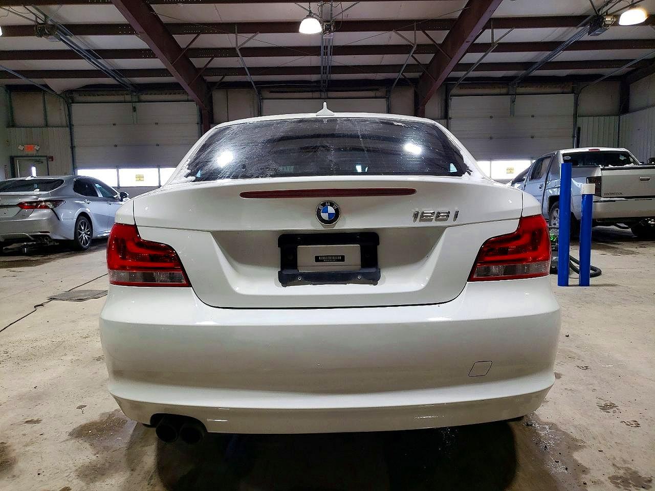 2013 Bmw 128 I Белый vin: WBAUP9C58DVS94701