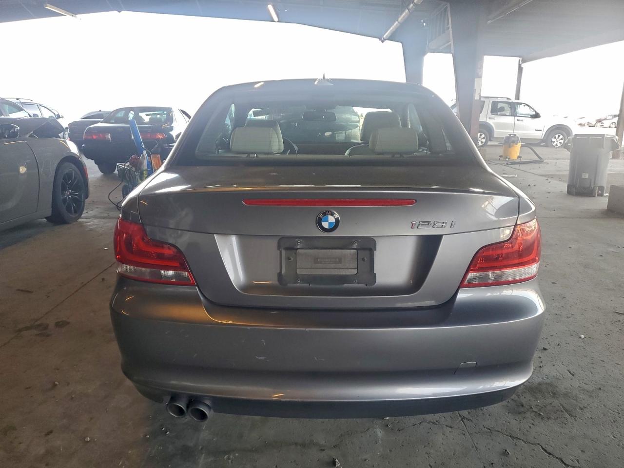 2012 Bmw 128 I Серебряный vin: WBAUP9C59CVS94141