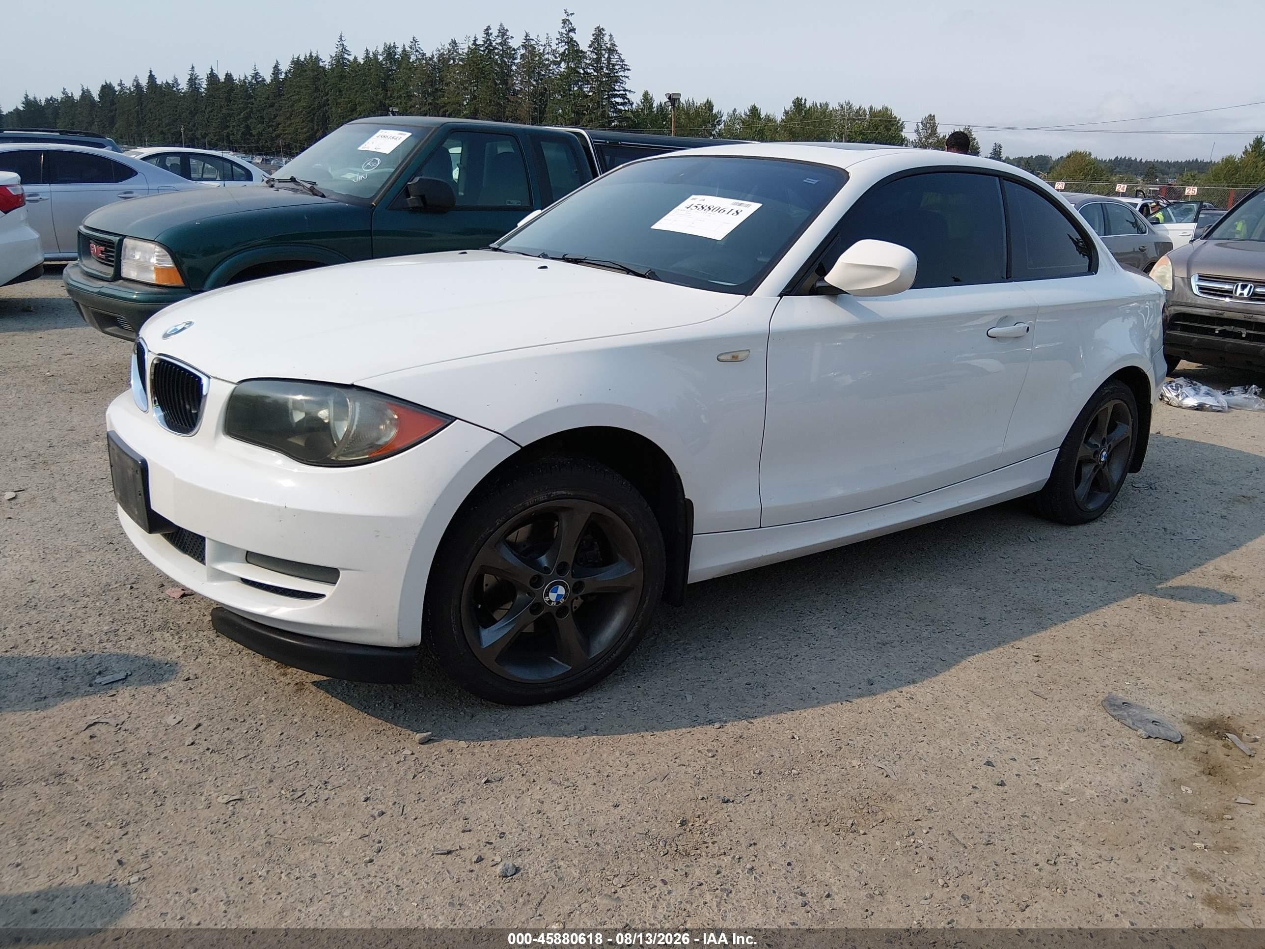 2010 Bmw 128i   Белый vin: WBAUP9C5XAVF49556