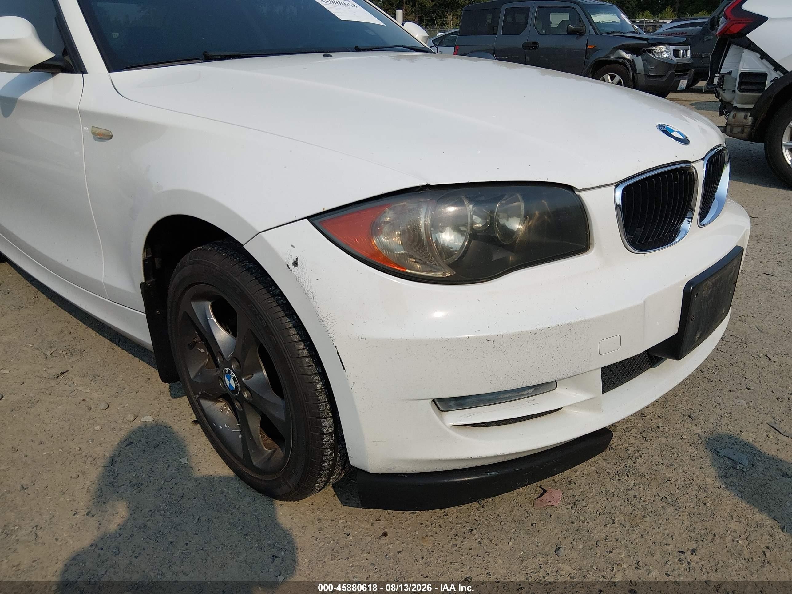 2010 Bmw 128i   Белый vin: WBAUP9C5XAVF49556