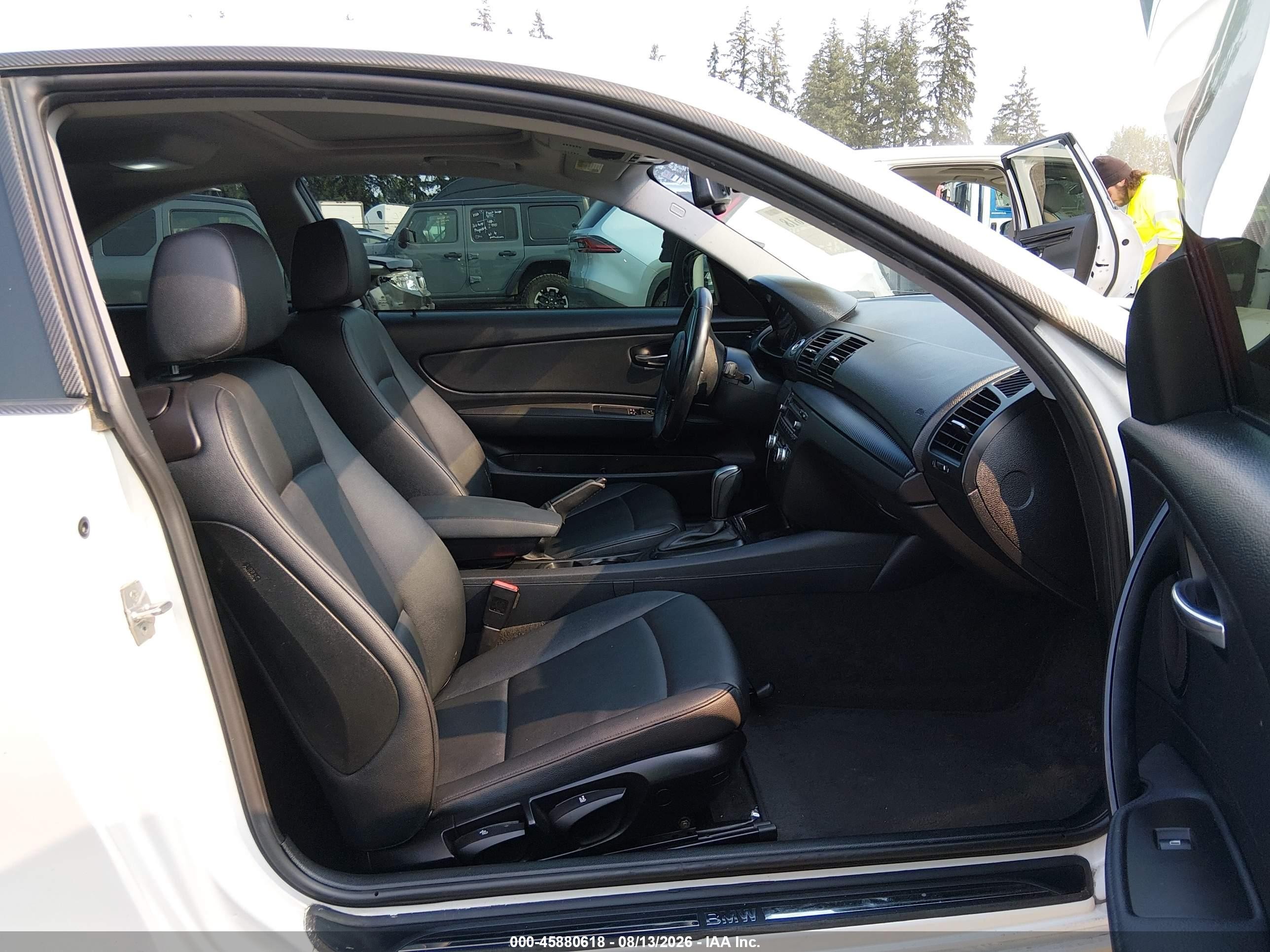2010 Bmw 128i   Белый vin: WBAUP9C5XAVF49556