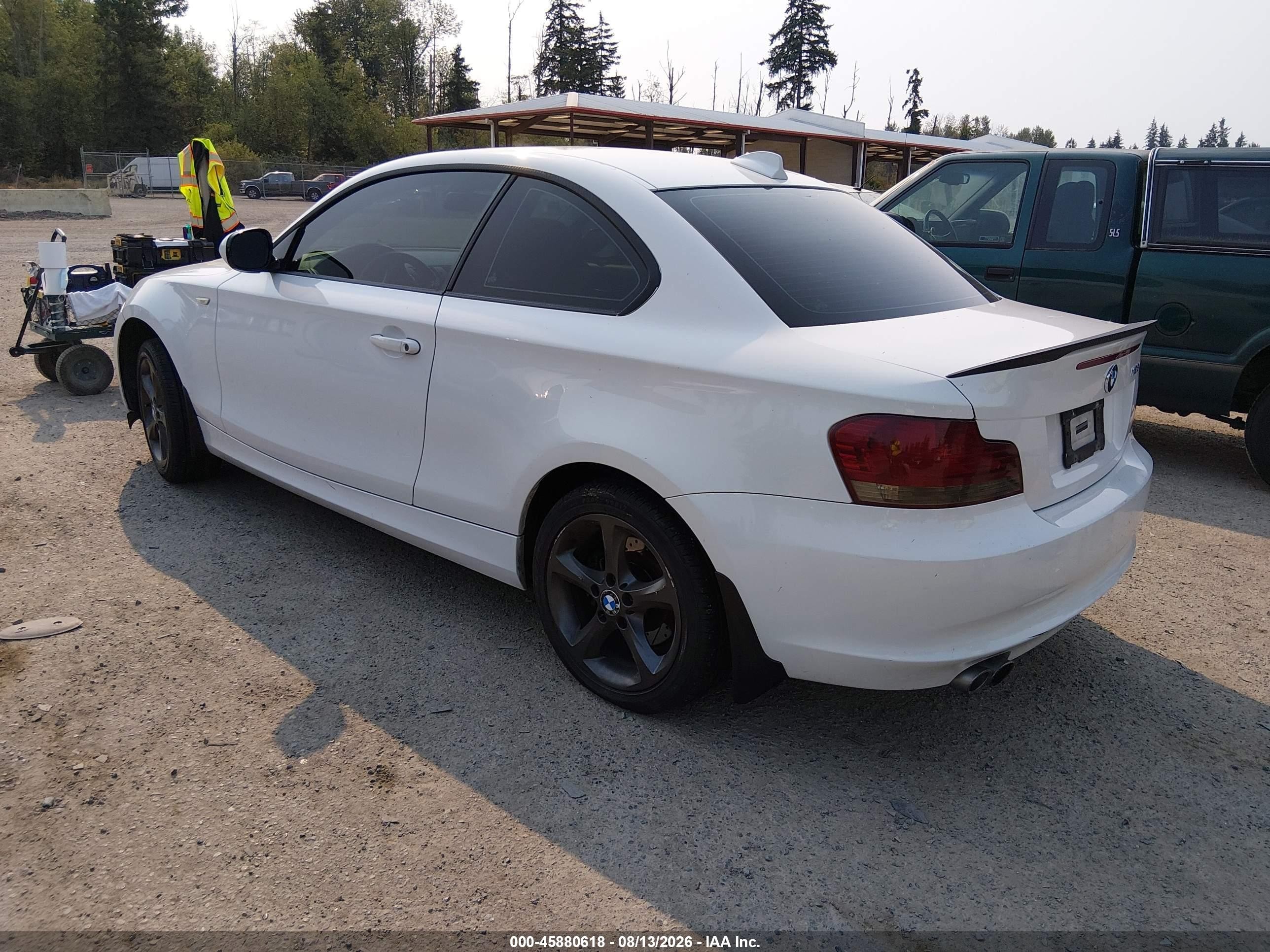 2010 Bmw 128i   Белый vin: WBAUP9C5XAVF49556