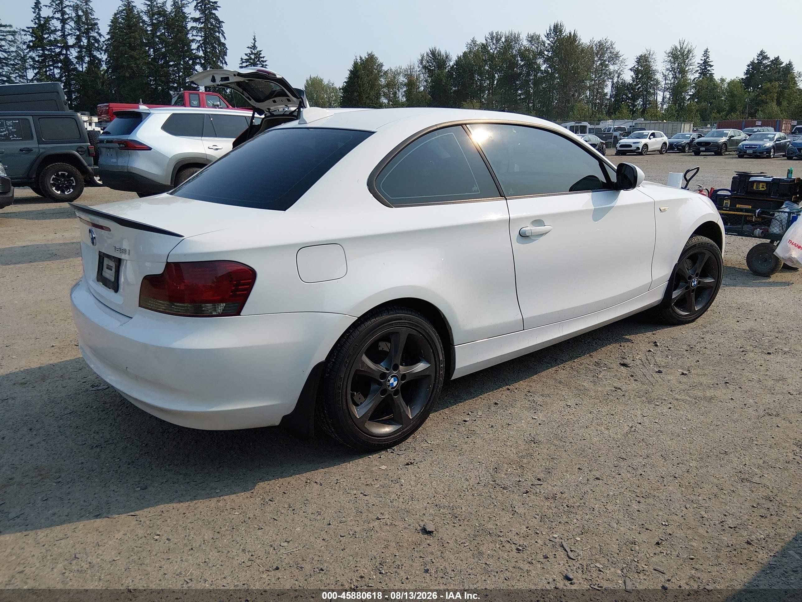 2010 Bmw 128i   Белый vin: WBAUP9C5XAVF49556