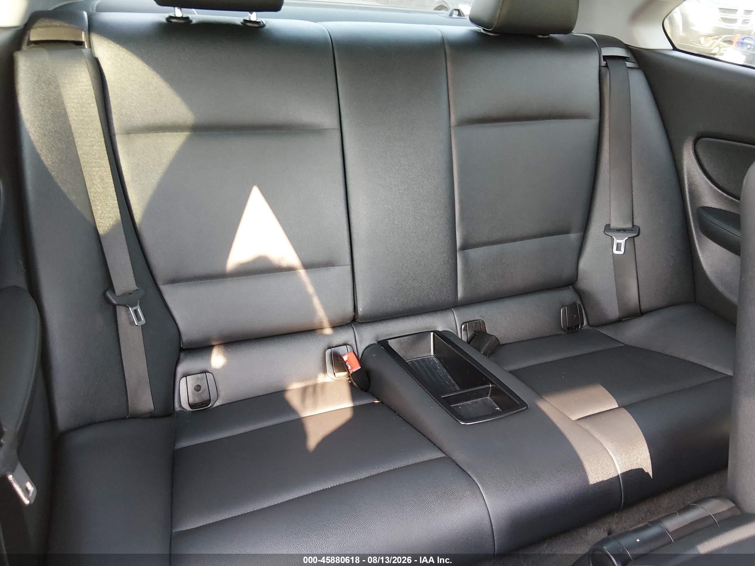 2010 Bmw 128i   Белый vin: WBAUP9C5XAVF49556