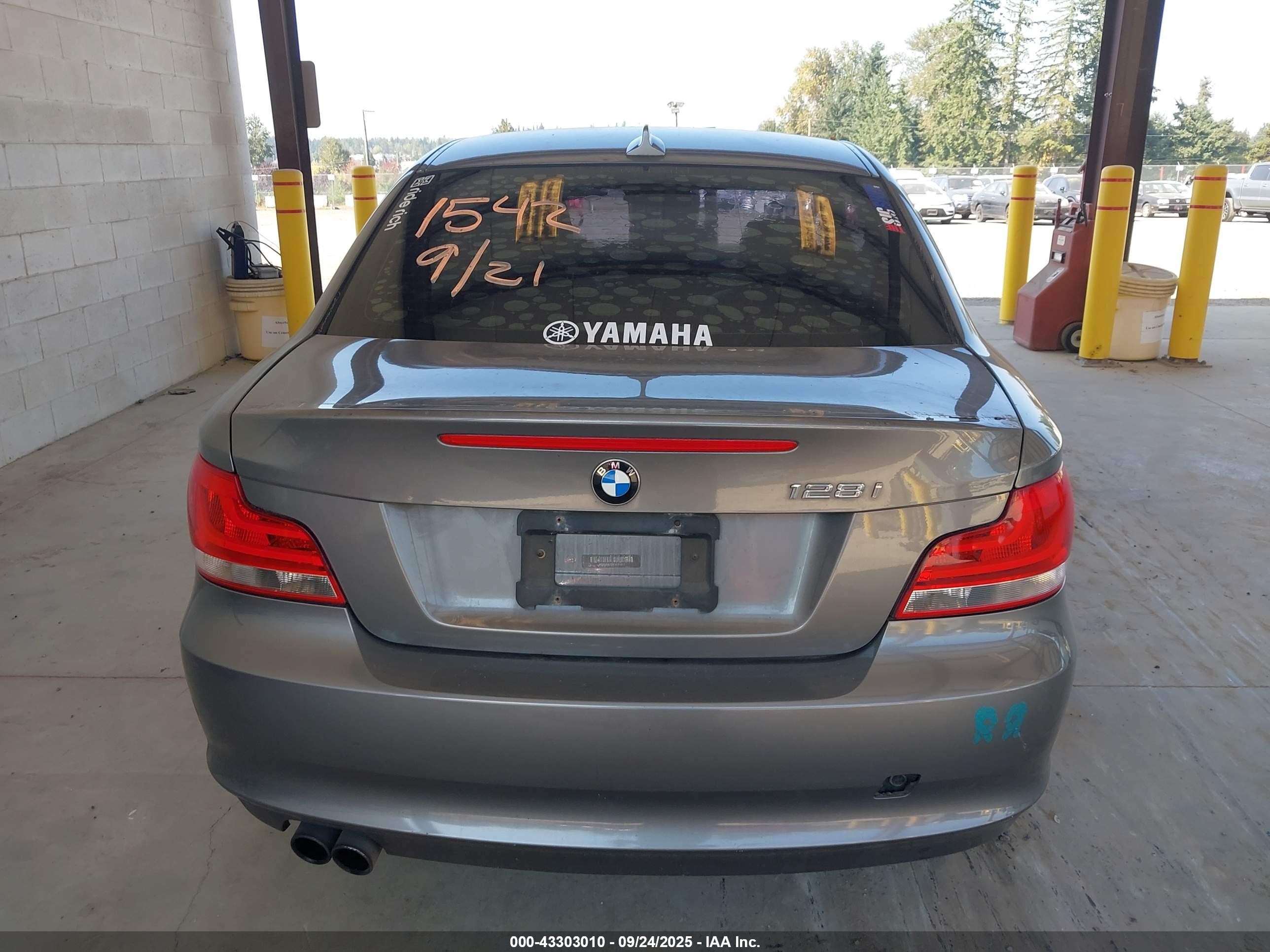 2012 Bmw 128i   Серый vin: WBAUP9C5XCVL91817