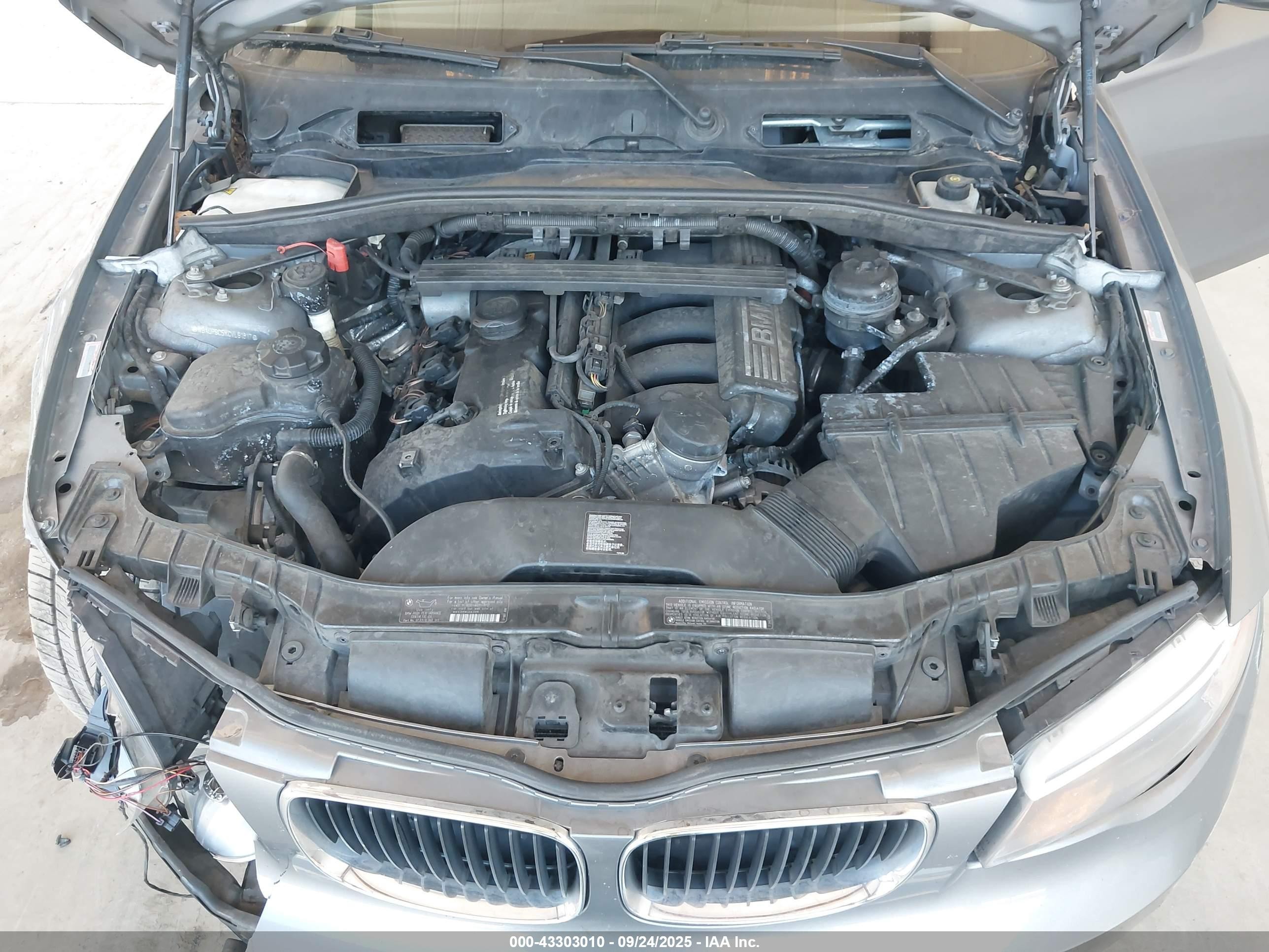 2012 Bmw 128i   Серый vin: WBAUP9C5XCVL91817