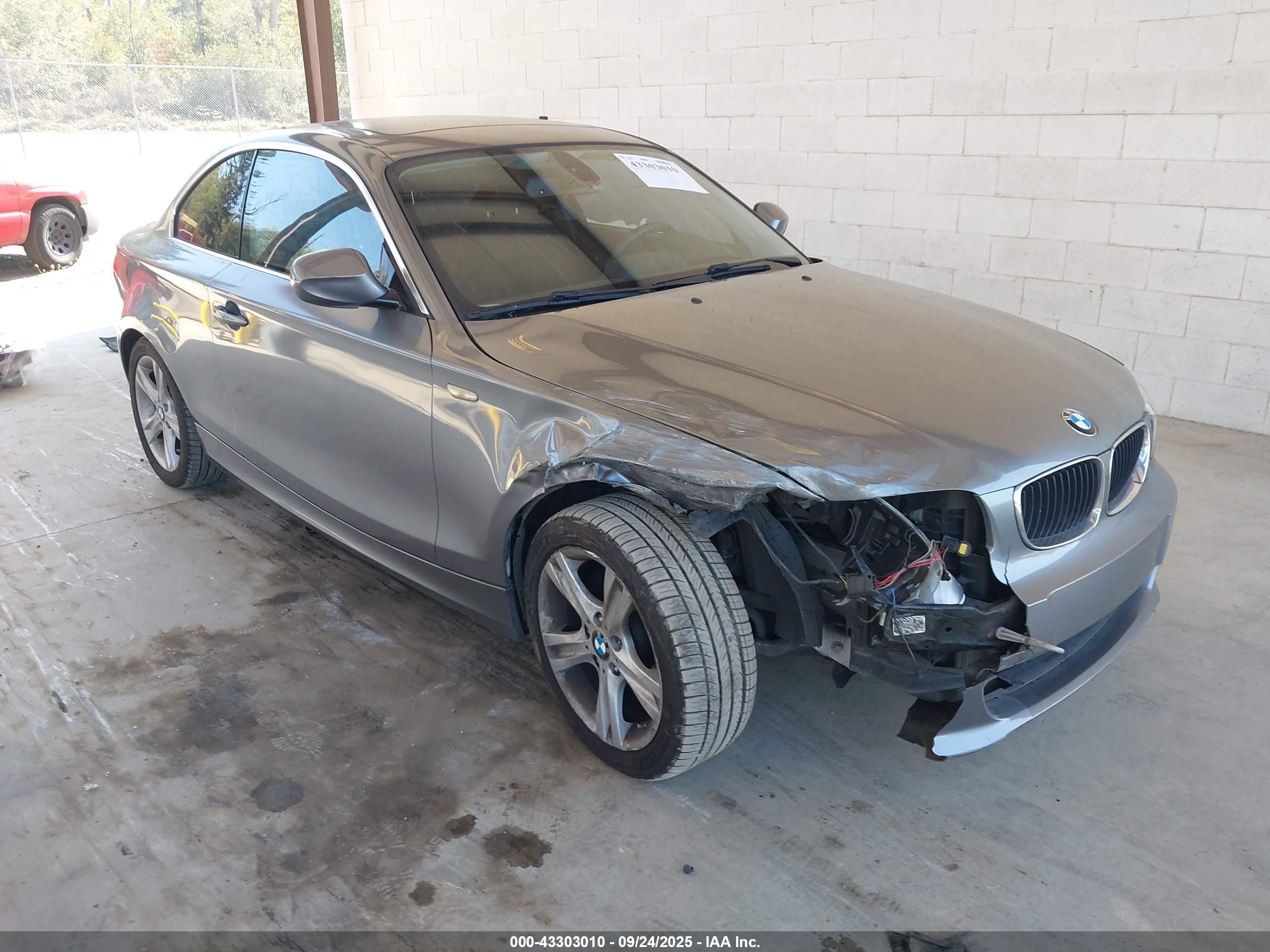 2012 Bmw 128i   Серый vin: WBAUP9C5XCVL91817