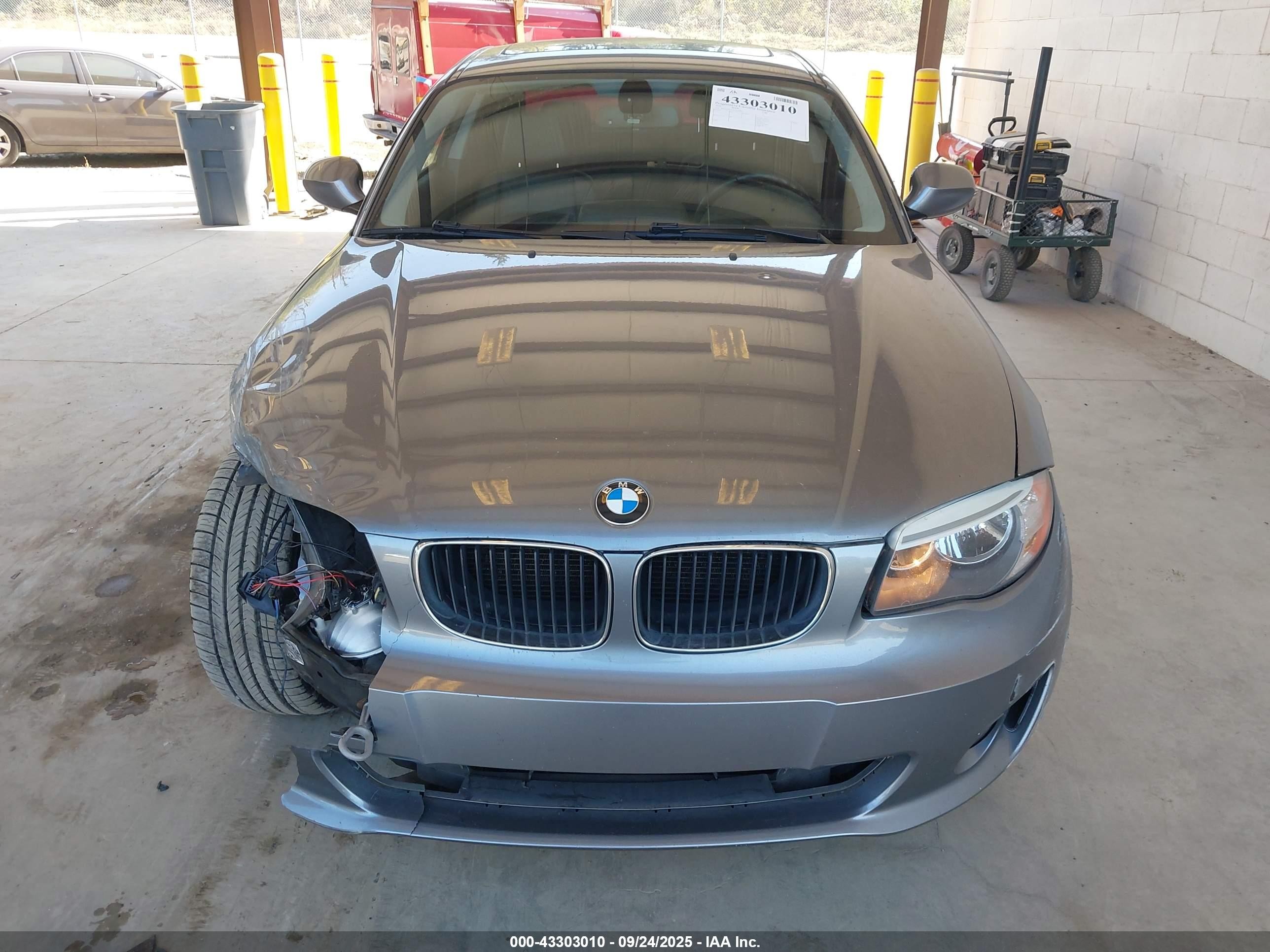 2012 Bmw 128i   Серый vin: WBAUP9C5XCVL91817